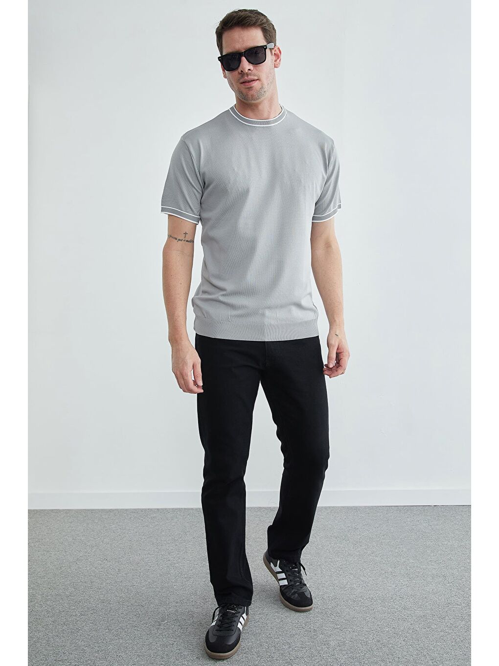 Gri Biyeli Bisiklet Yaka Triko Tişört-2