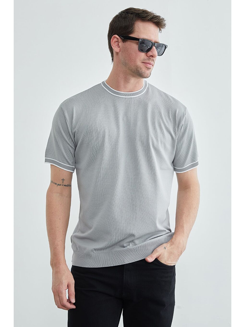 Gri Biyeli Bisiklet Yaka Triko Tişört-3