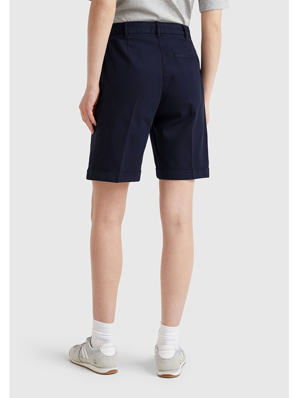 Kadın Lacivert Pamuk Karışımlı Önü Düğmeli Regular Fit Bermuda Şort-2