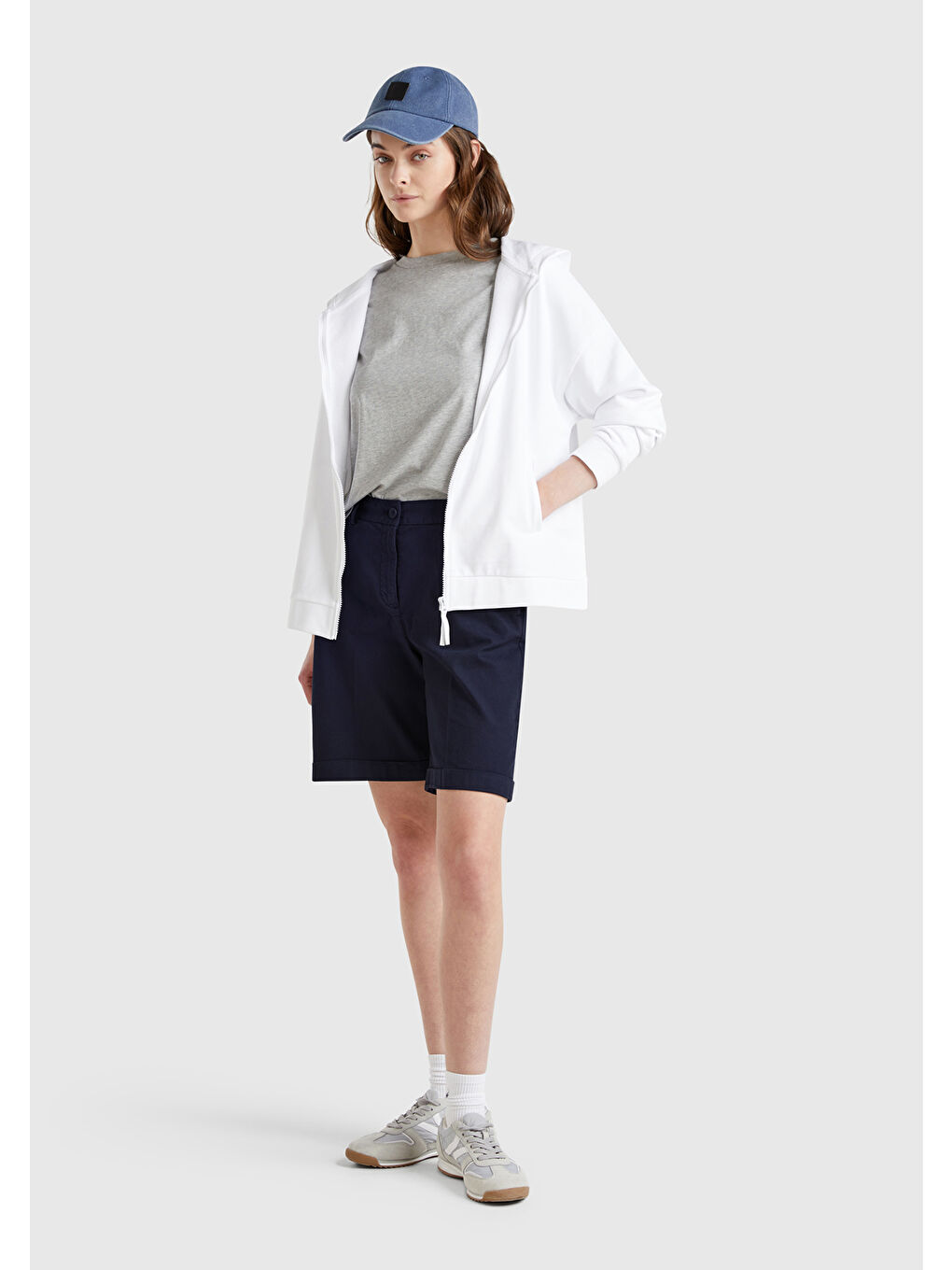 Kadın Lacivert Pamuk Karışımlı Önü Düğmeli Regular Fit Bermuda Şort-4