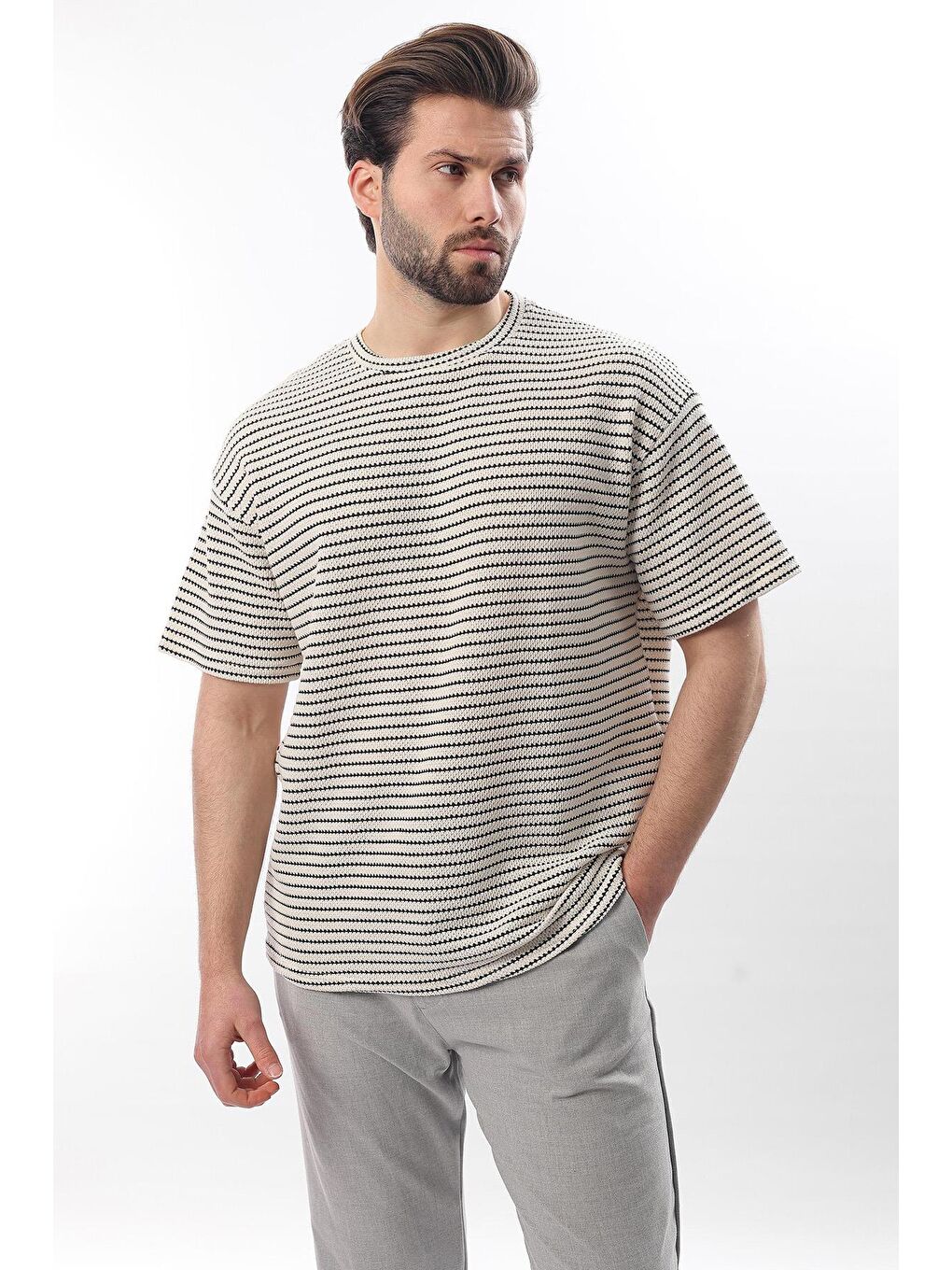 Siyah Bisiklet Yaka Pamuklu Çizgili Erkek Tişört E7121-1