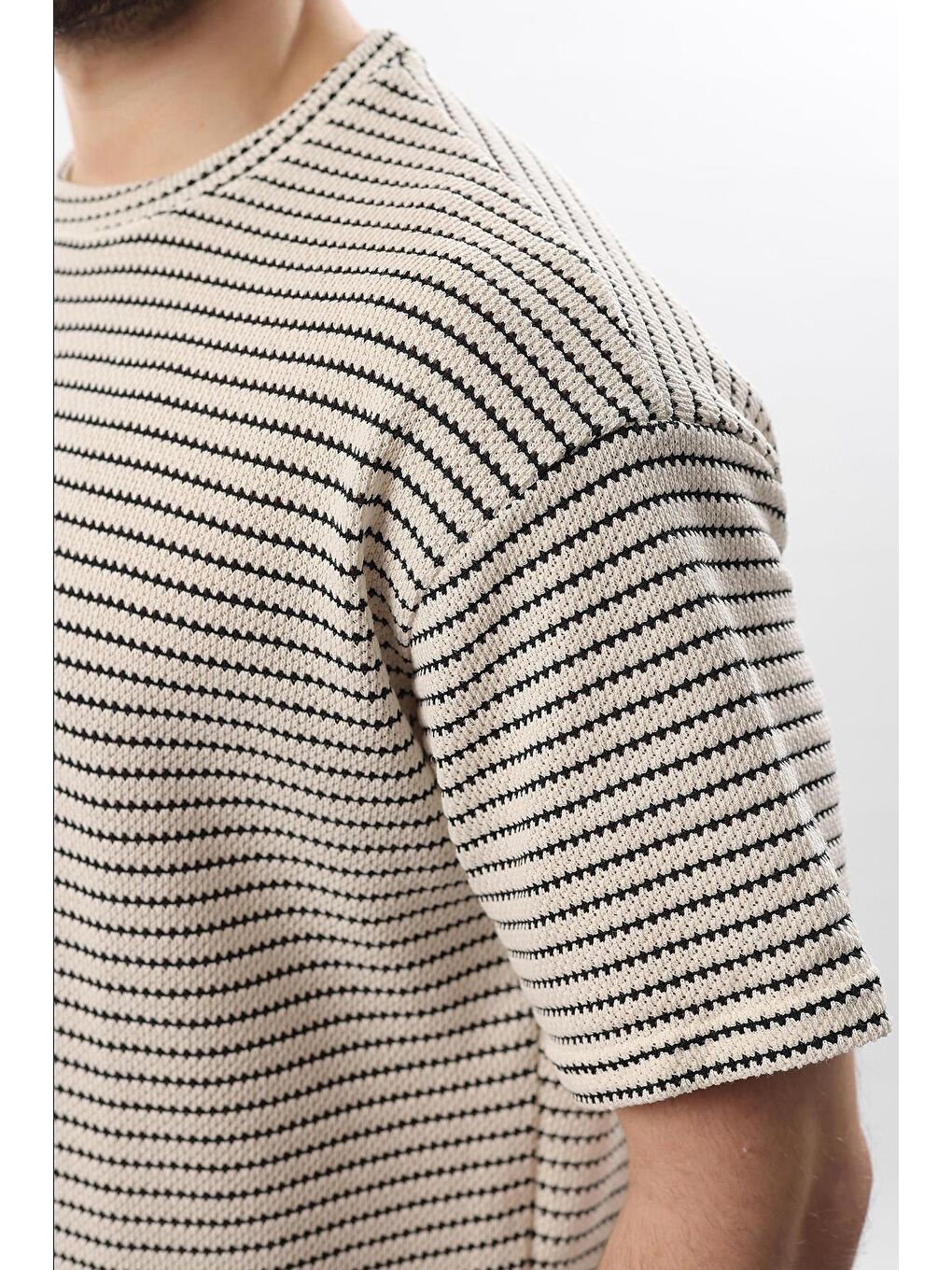 Siyah Bisiklet Yaka Pamuklu Çizgili Erkek Tişört E7121-2