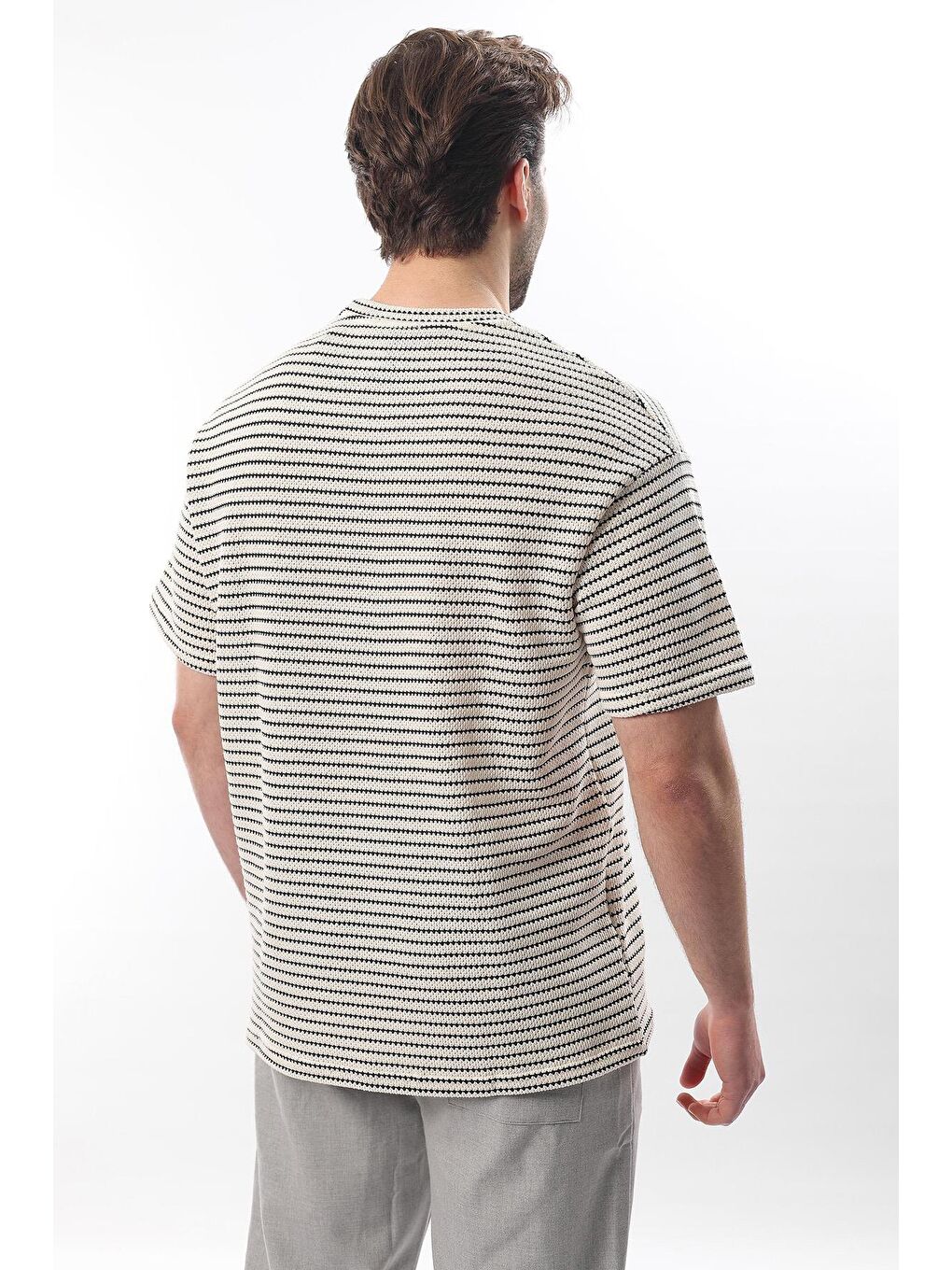 Siyah Bisiklet Yaka Pamuklu Çizgili Erkek Tişört E7121-3