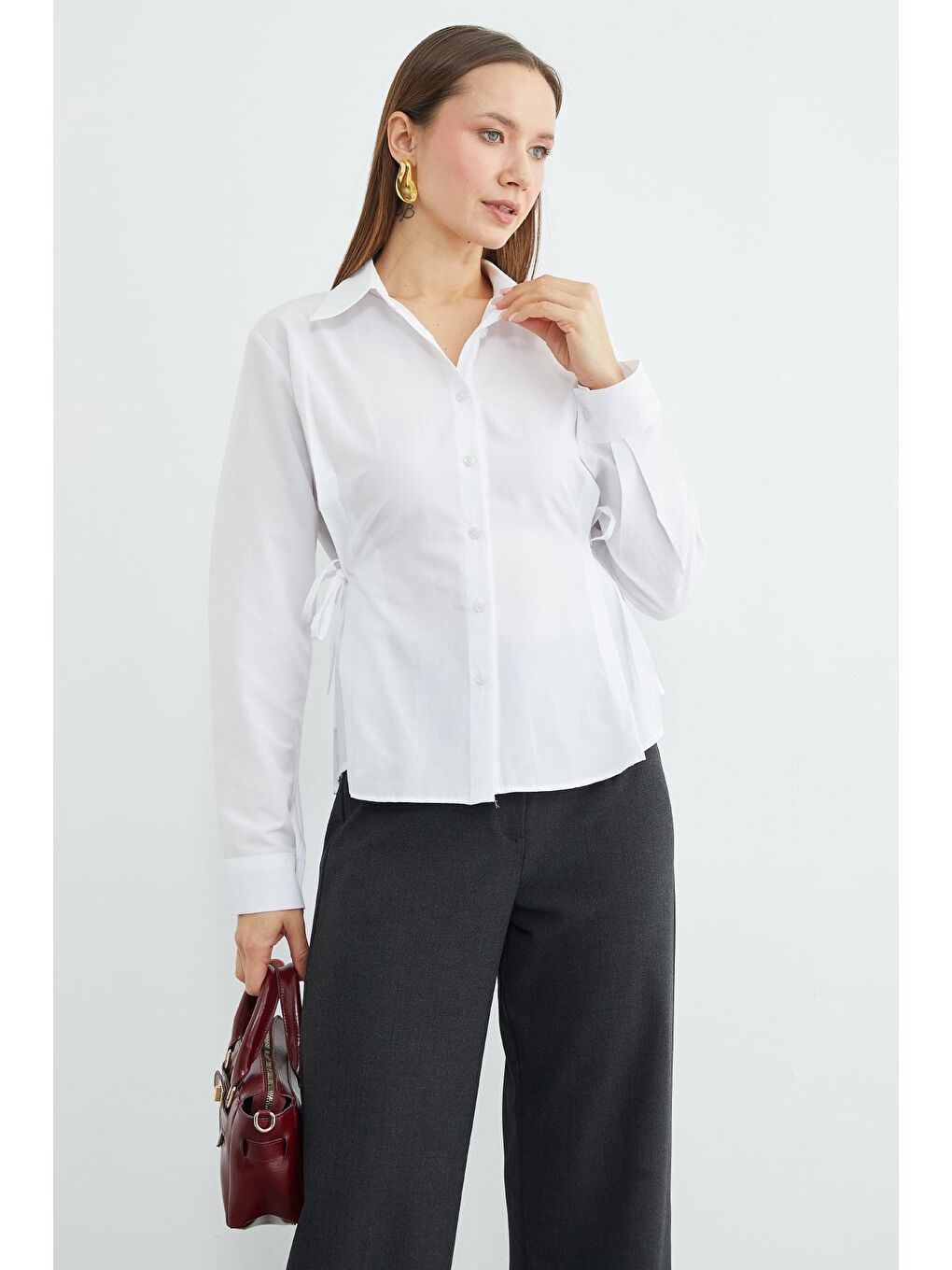 Beyaz Basic Yanı Bağlama Detaylı Gömlek-1