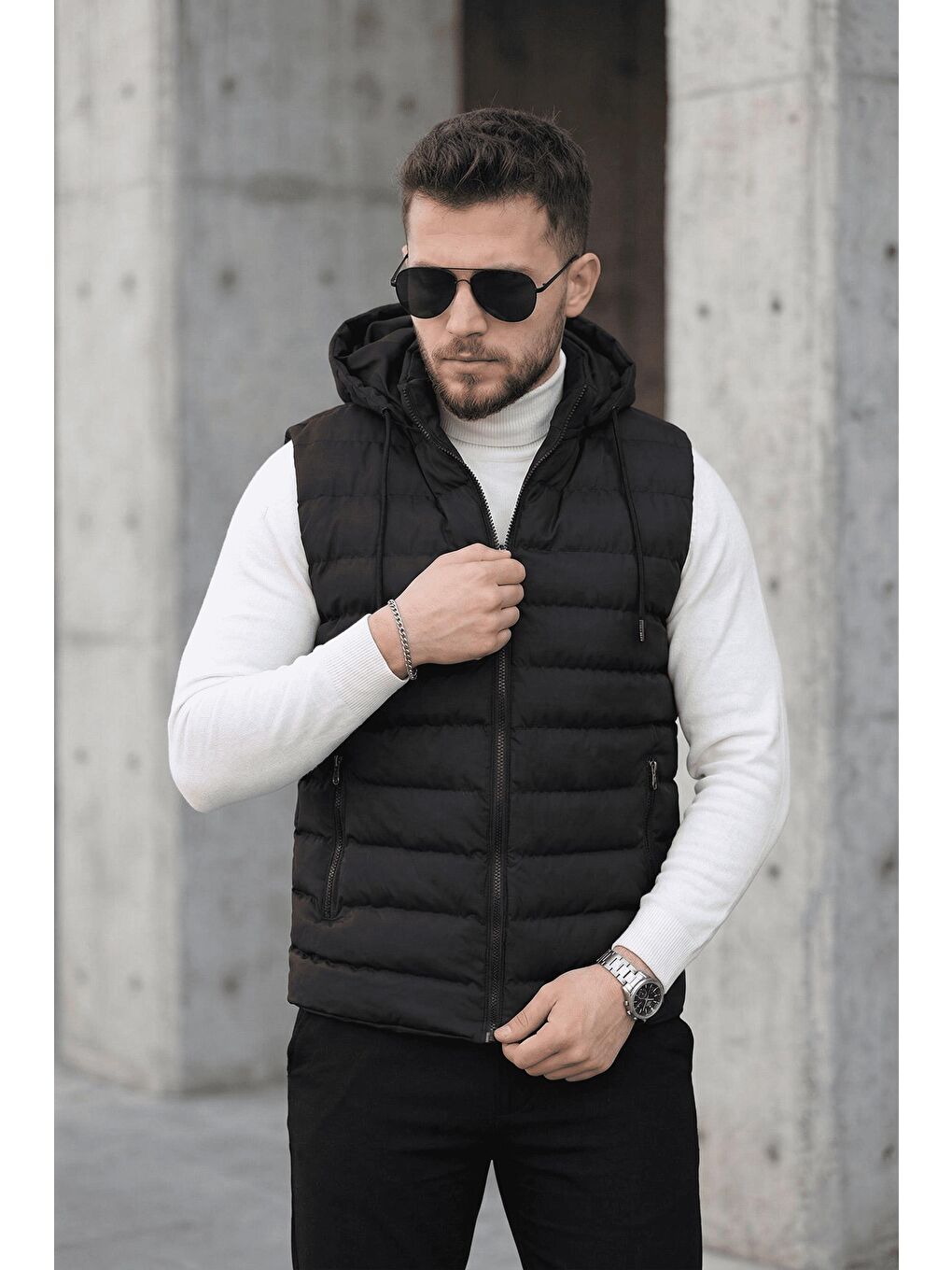 Siyah Yelly Slim Fit Fermuarlı Cep Detaylı Erkek Şişme Yelek - Çıkarılabilir Kapüşonlu & Astarlı-1
