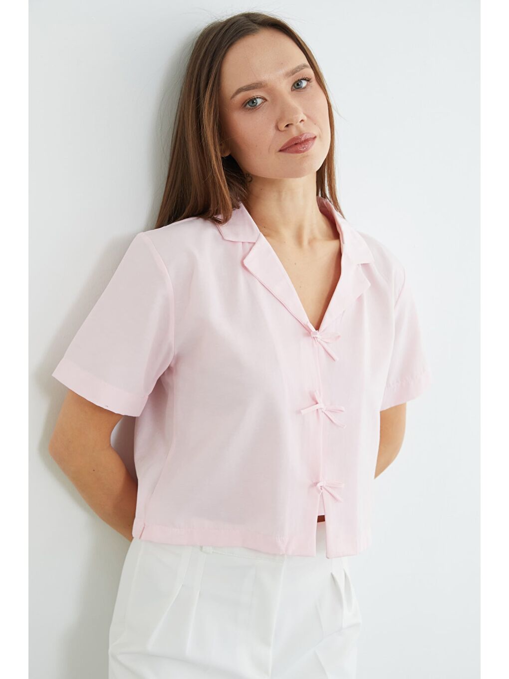 Pembe Fiyonklu Düğmeli Crop Gömlek