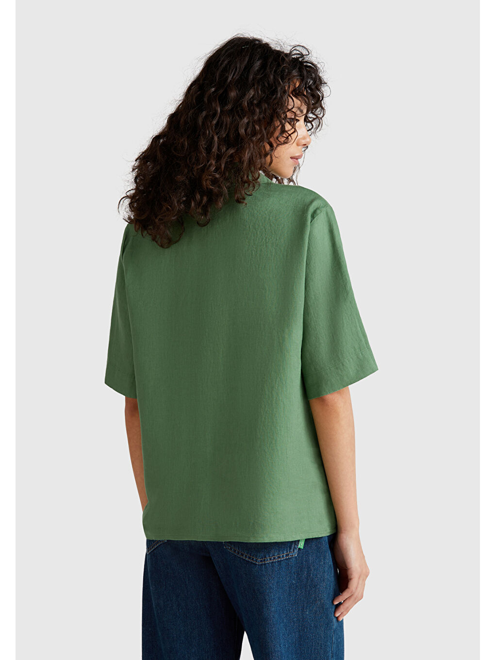 Kadın Açık Yeşil %100 Keten Relax Fit V Gömlek Yakalı Kısa Kollu Bluz-2