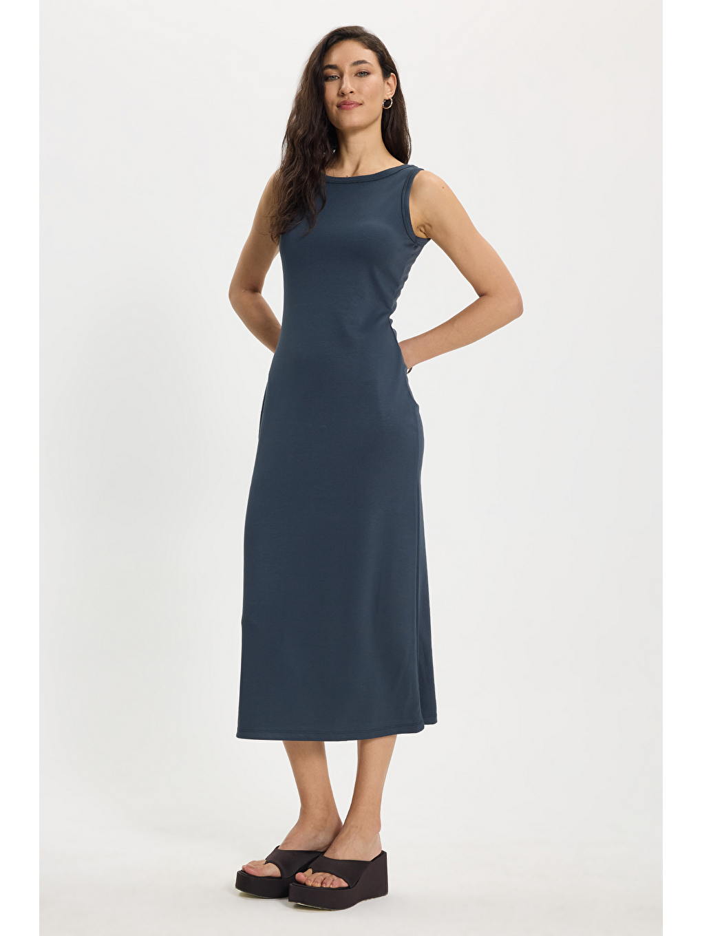Kadın Slim Fit Dar Kesim Pamuklu Sıfır Kol Bisiklet Yaka İndigo Elbise-6
