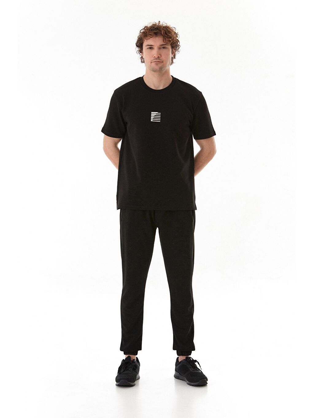 Siyah Basic Kabartma Baskılı Kalın Penye Oversize Tişört-1