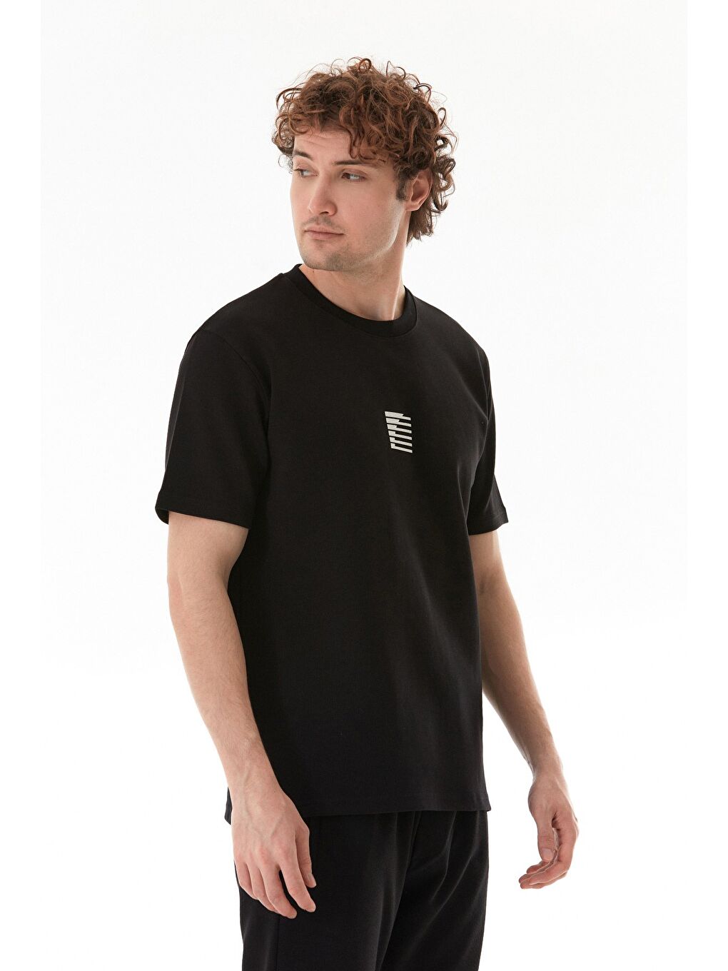 Siyah Basic Kabartma Baskılı Kalın Penye Oversize Tişört-2