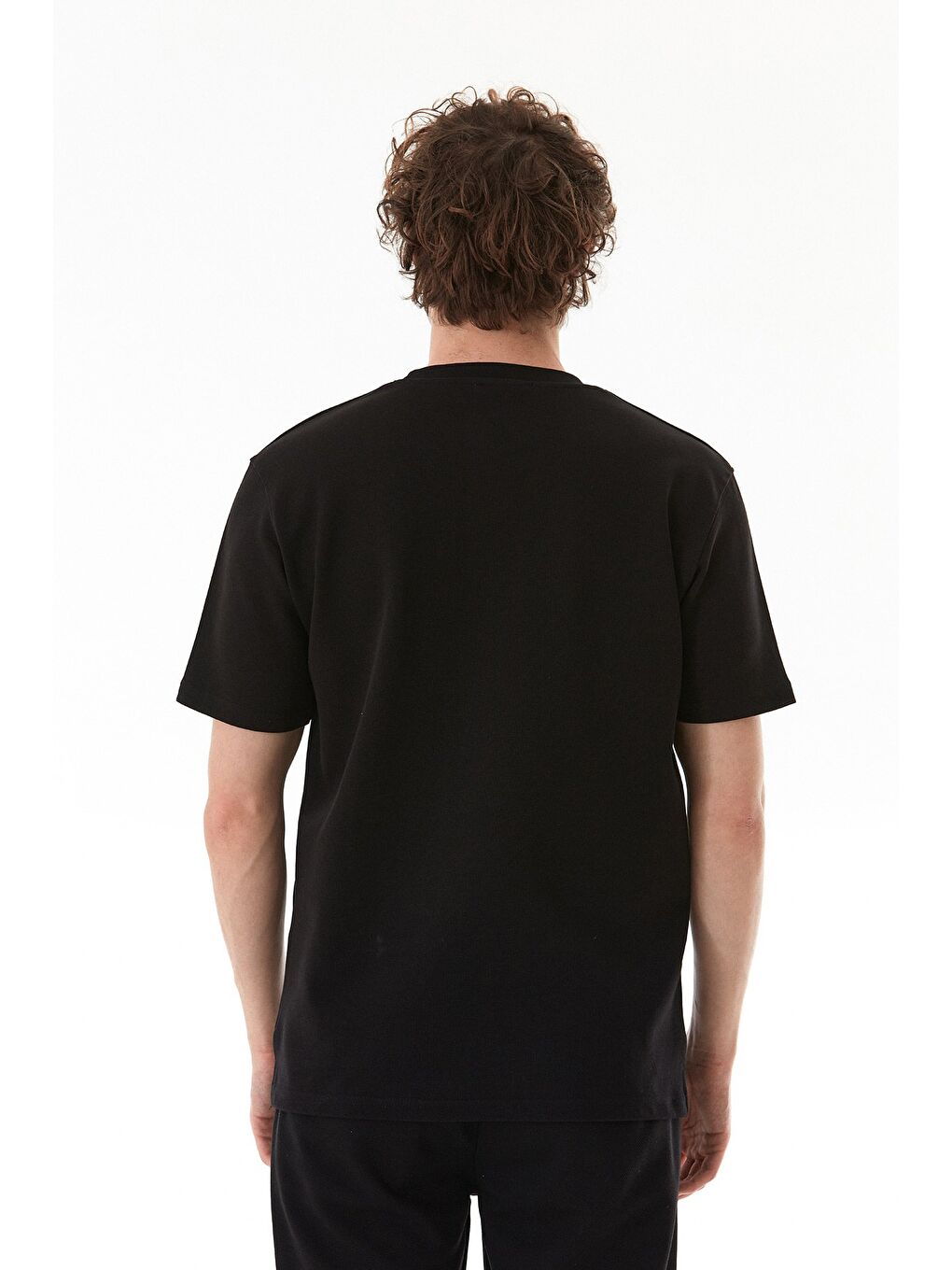 Siyah Basic Kabartma Baskılı Kalın Penye Oversize Tişört-3