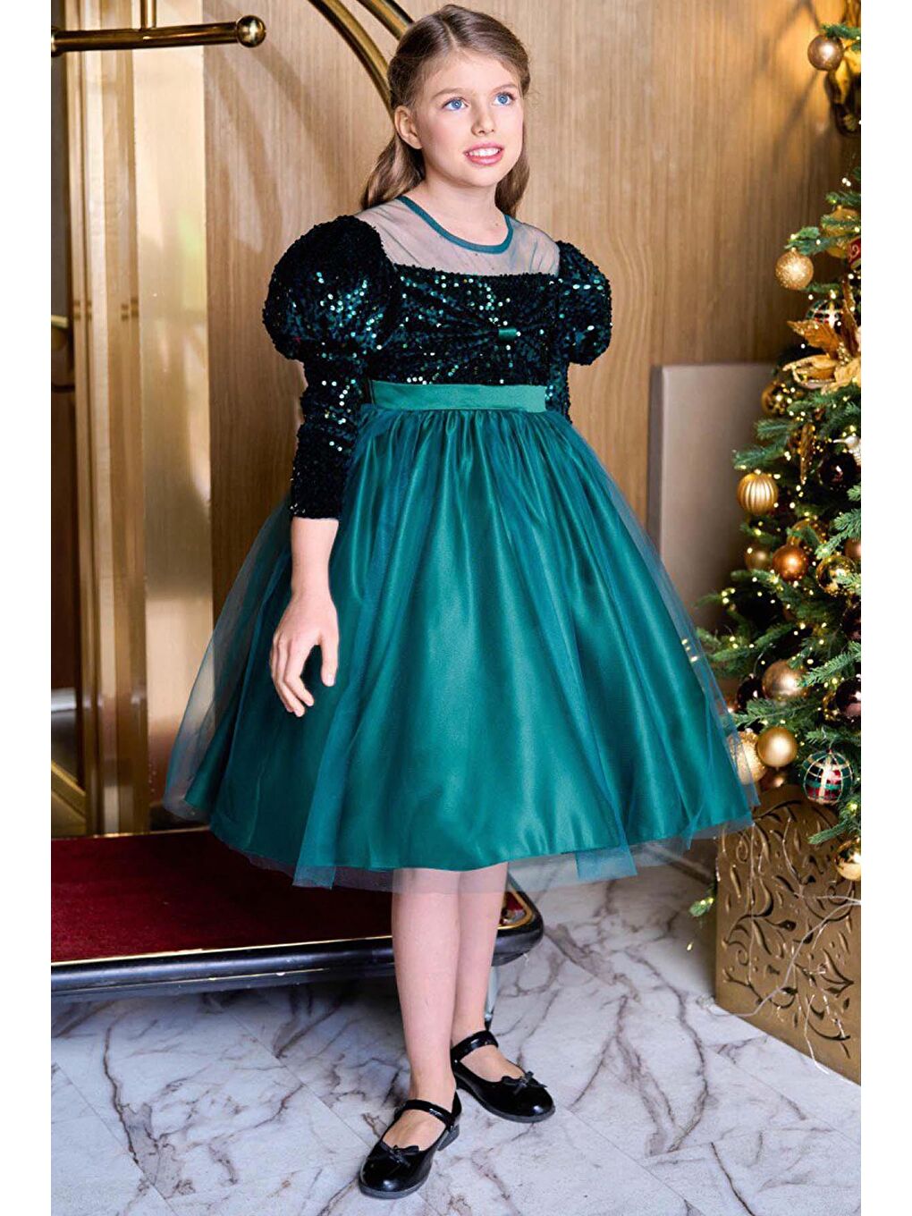 Kız Çocuk Kayık Yaka Şeffaf Tül ve Göğsü Kadife Pul Detaylı Eteği Kabarık Balon Kol Yeşil Abiye-1