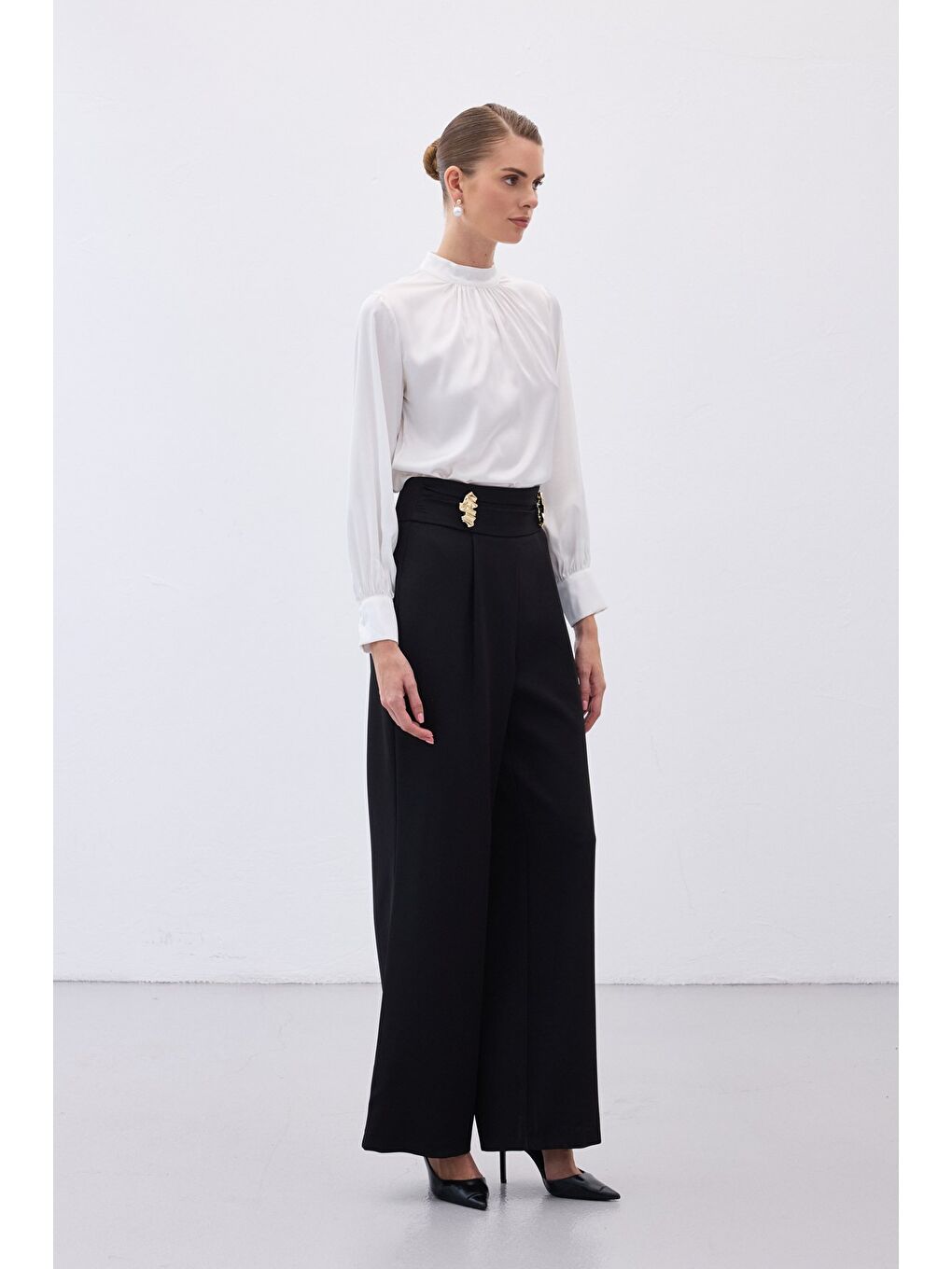 Bel Aksesuarlı Pantolon - Siyah-4