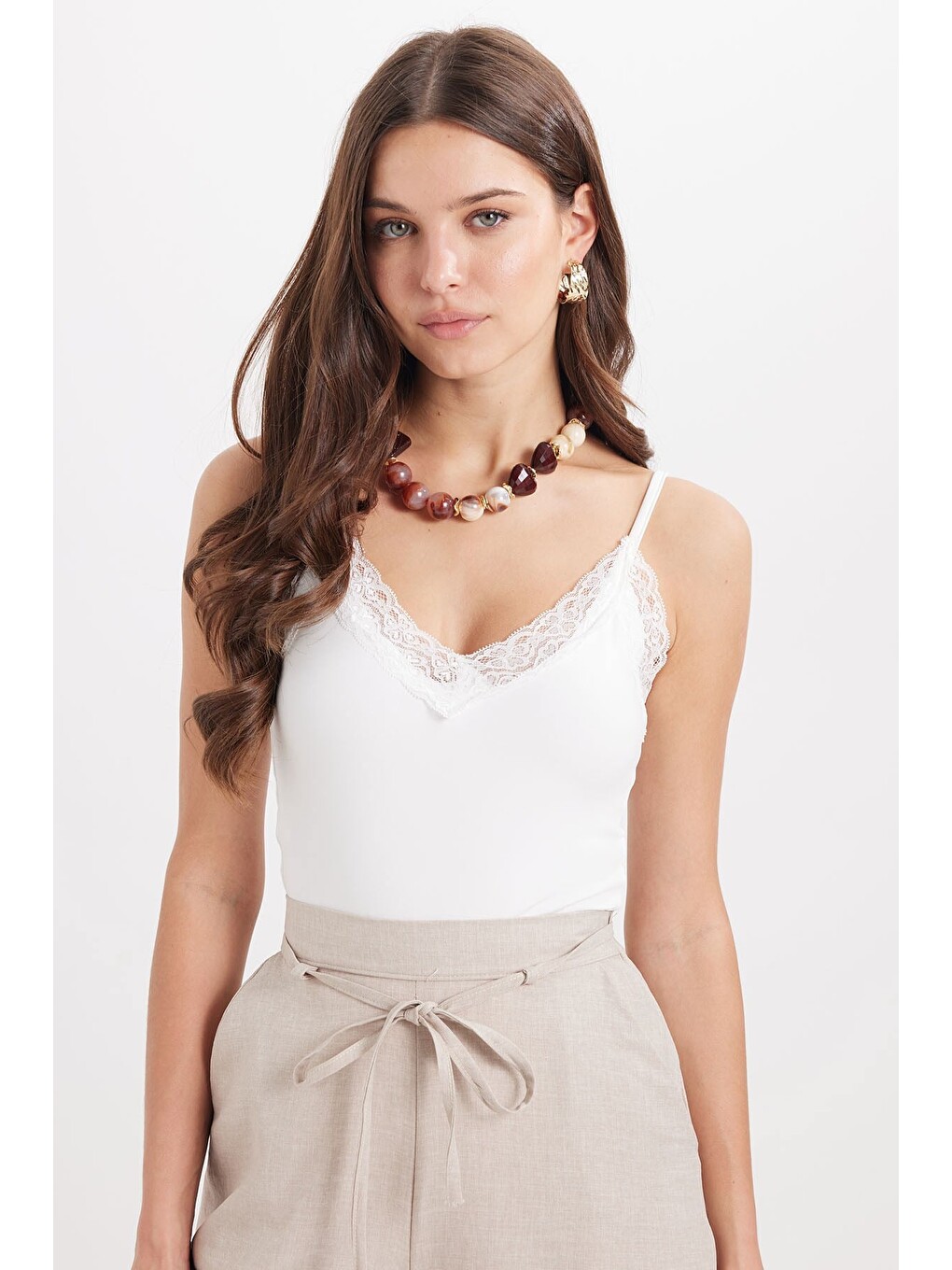 Kadın Slim Fit Dar Kesim İnce Askılı Dantel Detaylı Elastanlı Ekru Crop Atlet