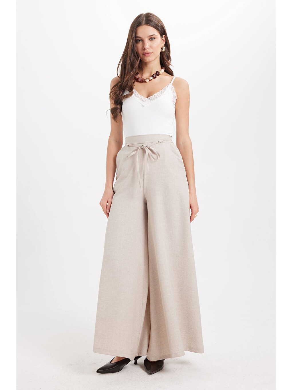 Kadın Slim Fit Dar Kesim İnce Askılı Dantel Detaylı Elastanlı Ekru Crop Atlet-1