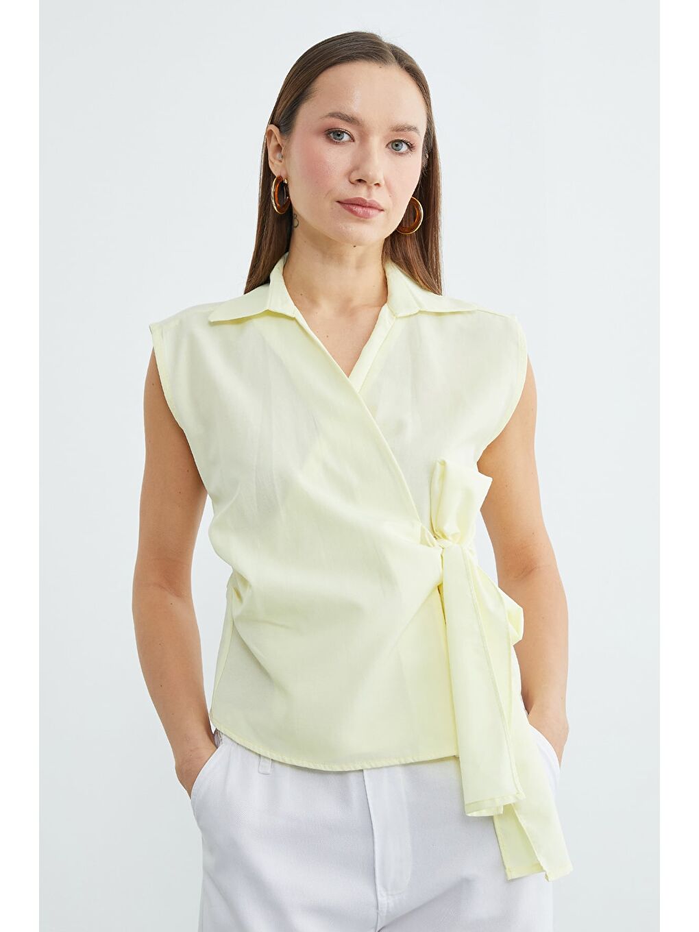 Sarı Yandan Bağlamalı Drapeli Kruvaze Yaka Gömlek