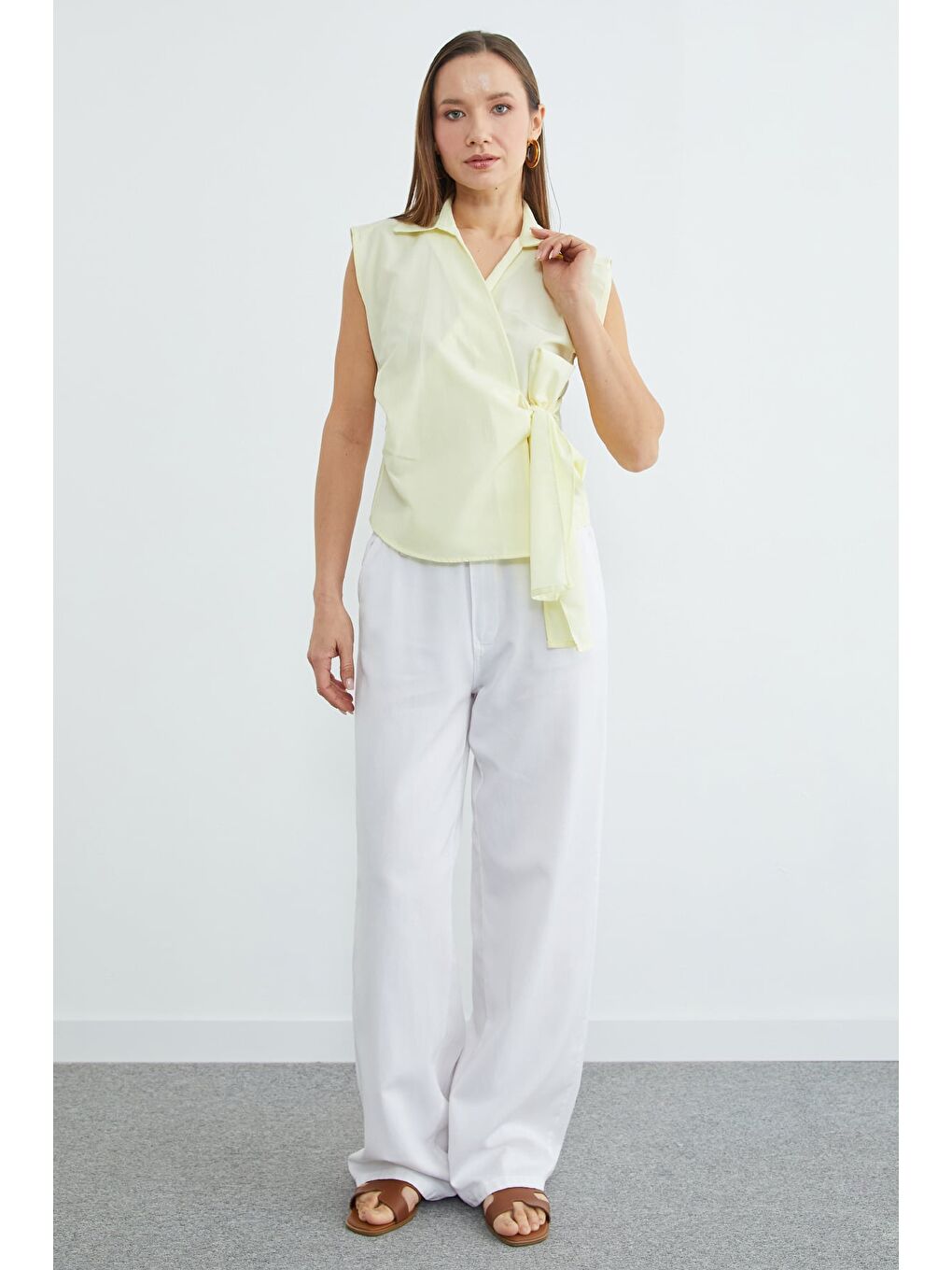 Sarı Yandan Bağlamalı Drapeli Kruvaze Yaka Gömlek-2