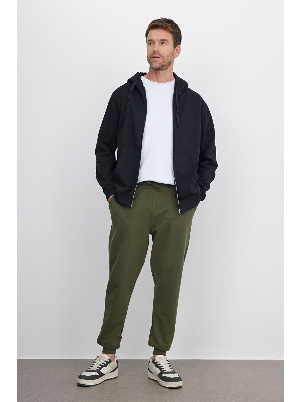 Erkek Regular Fit Klasik Kesim Beli Bağcıklı Jogger Cepli Lastikli Paça Haki Eşofman Altı-1