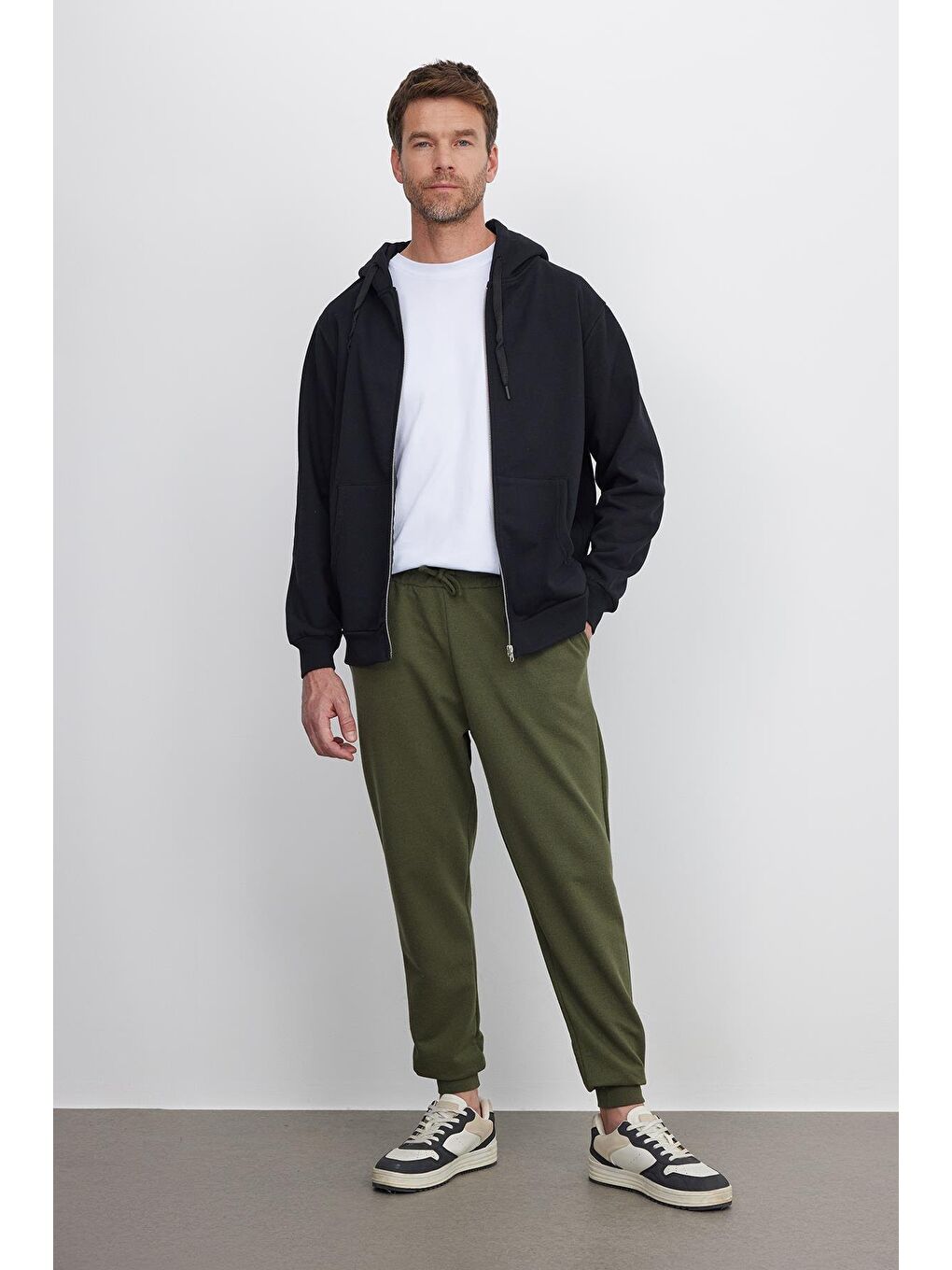 Erkek Regular Fit Klasik Kesim Beli Bağcıklı Jogger Cepli Lastikli Paça Haki Eşofman Altı-3