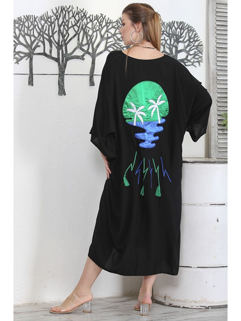 Siyah V Yaka 3/4 Kol Düğmeli Gizli Cepli Nakışlı Baskılı Casual Oversize Dokuma Elbise-6