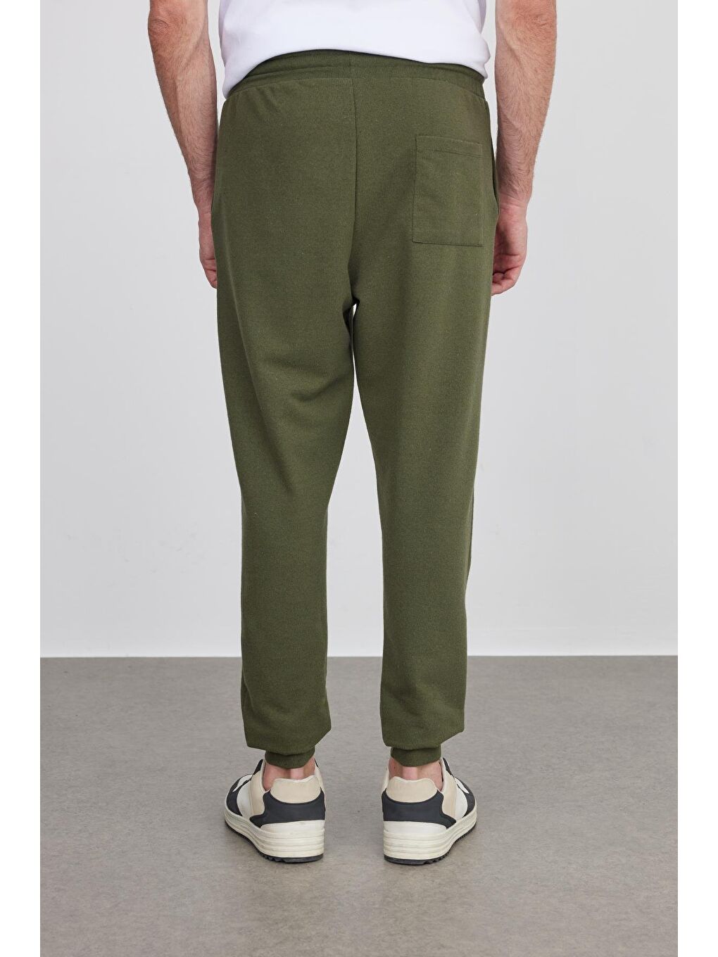 Erkek Regular Fit Klasik Kesim Beli Bağcıklı Jogger Cepli Lastikli Paça Haki Eşofman Altı-6