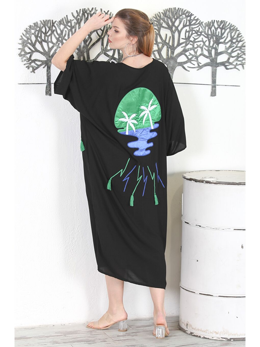 Siyah V Yaka 3/4 Kol Düğmeli Gizli Cepli Nakışlı Baskılı Casual Oversize Dokuma Elbise-7