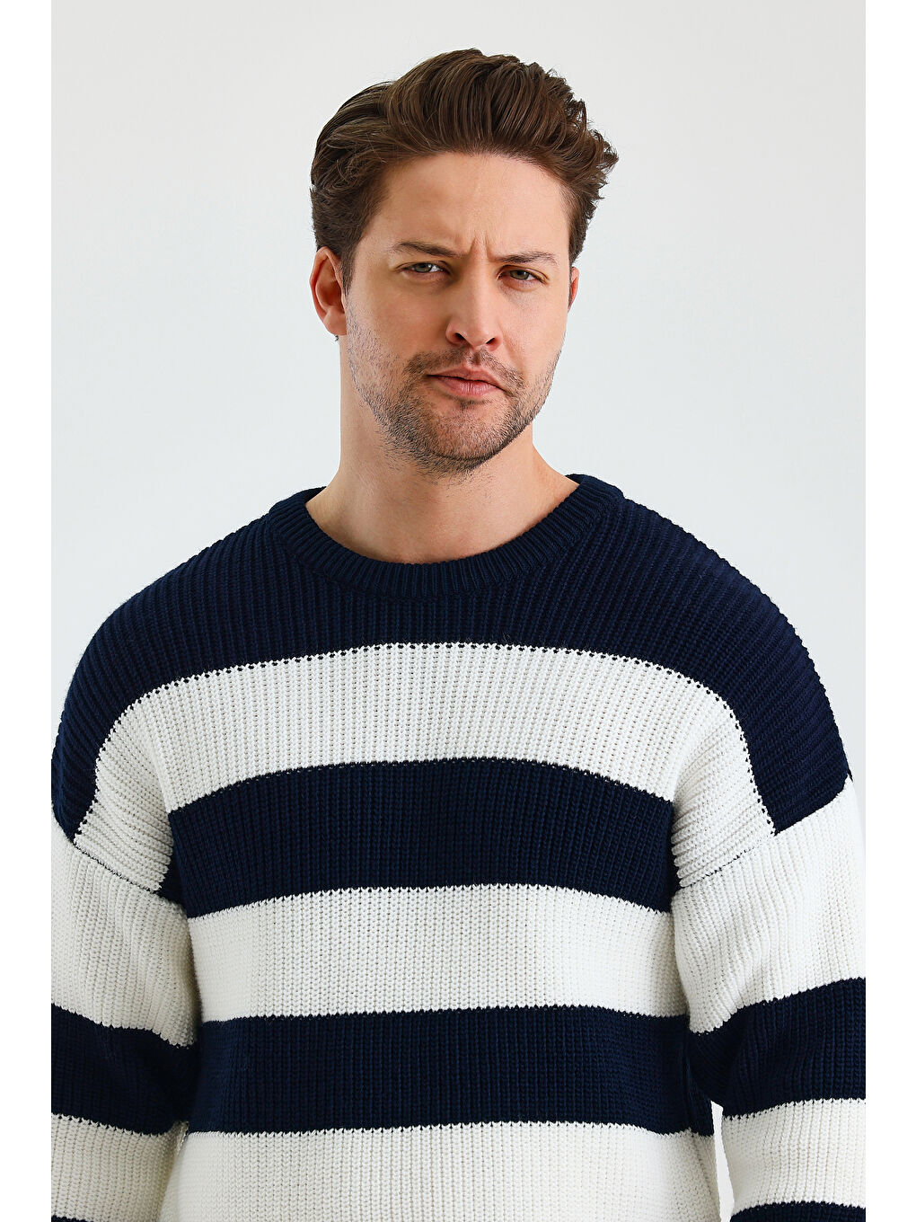 Beyaz Erkek Renk Bloklu Regular Bisiklet Yaka Triko Kazak-3