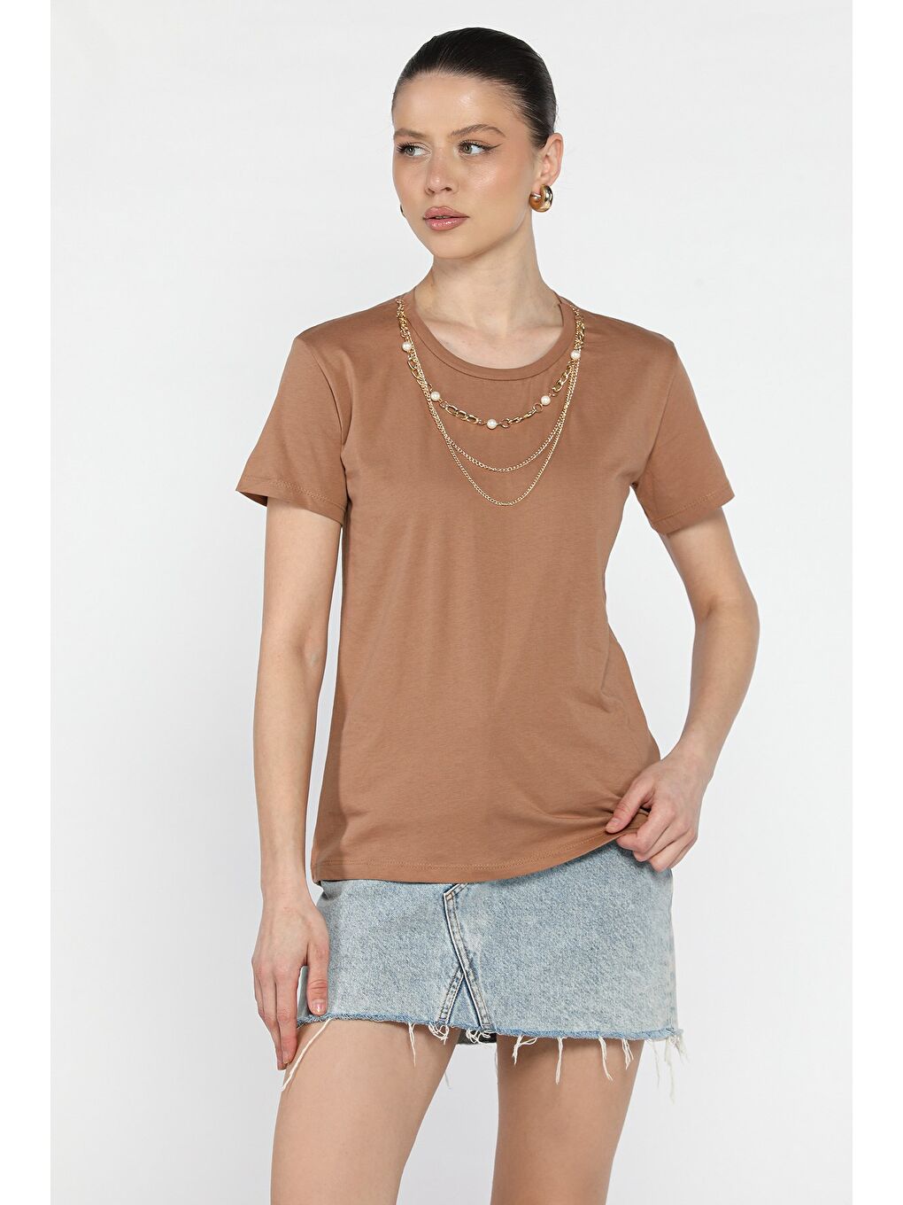 Ekru Kadın Aksesuarlı Bisiklet Yaka Tişört-3