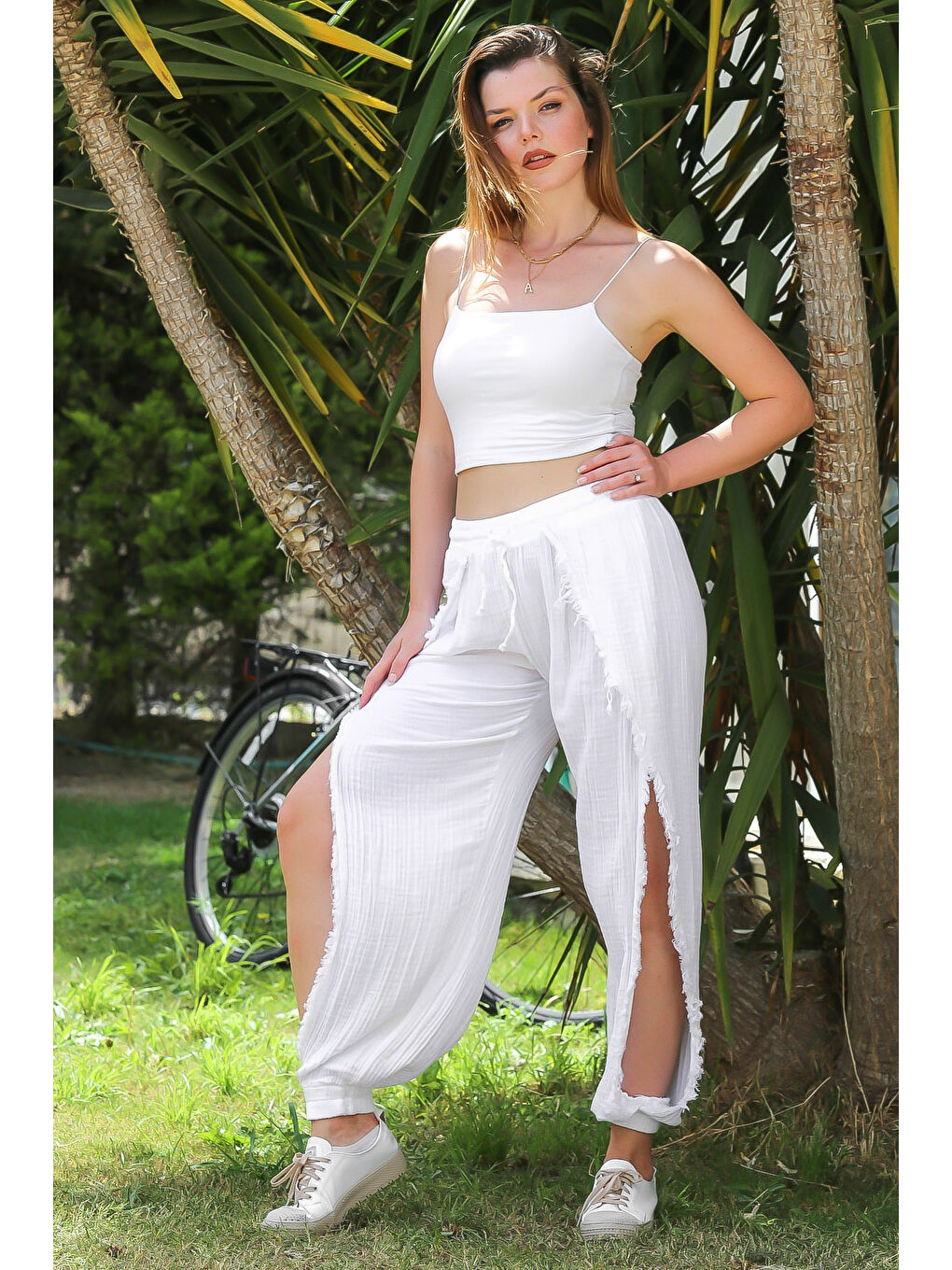 Organik Pamuk Beyaz Dokuma Lastikli Ve Bağlamalı Bel Yanları Açık Paça Casual Pantolon-2