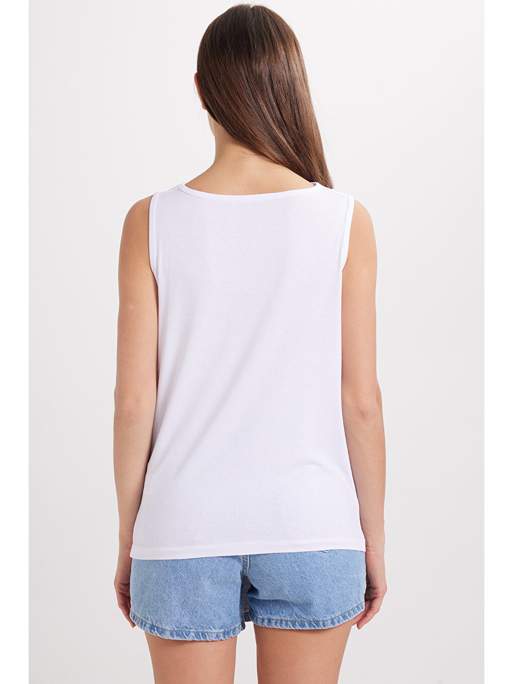 Kadın Oversize Geniş Kesim Kolsuz Degaje Yaka Beyaz Atlet-6