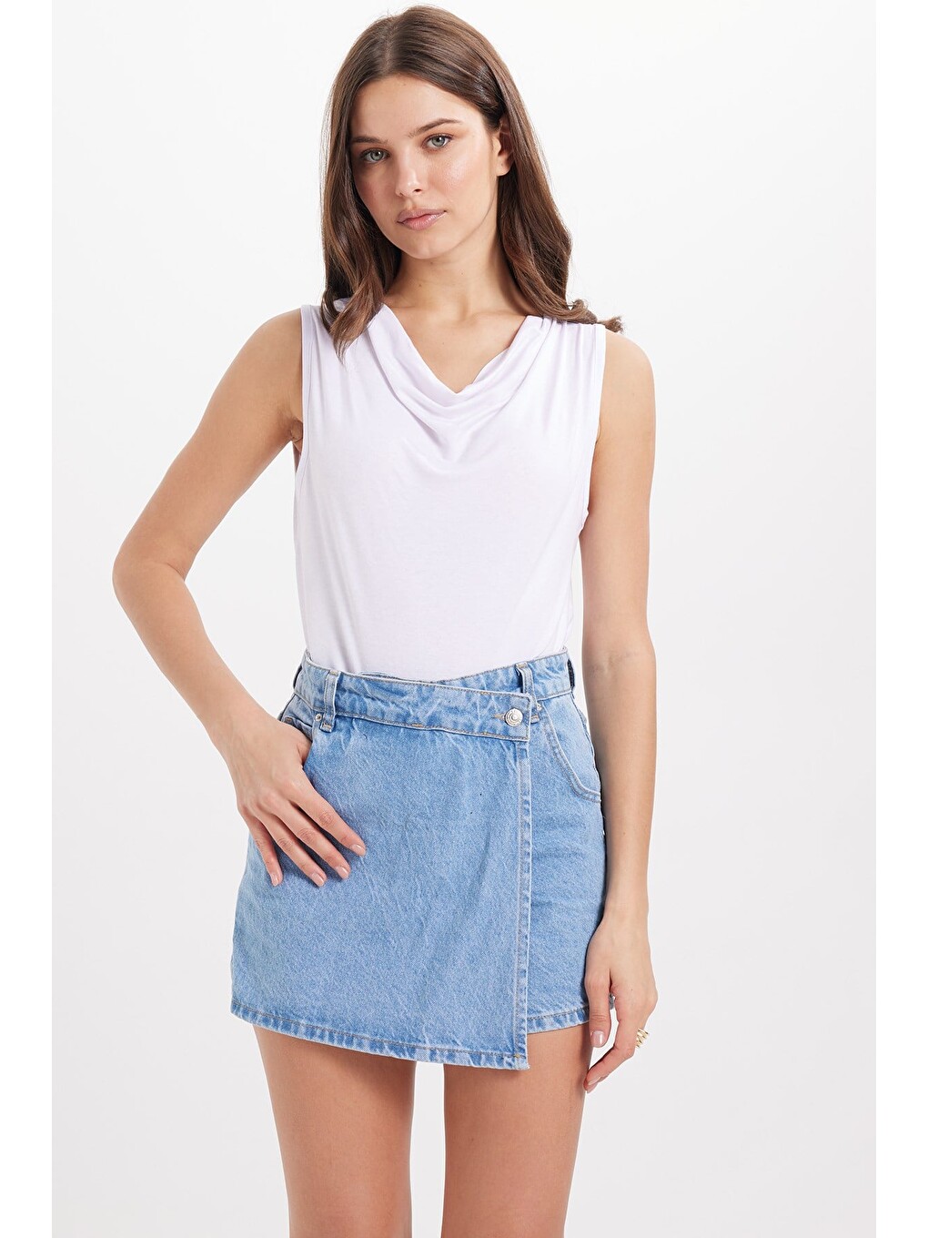 Kadın Oversize Geniş Kesim Kolsuz Degaje Yaka Beyaz Atlet-7