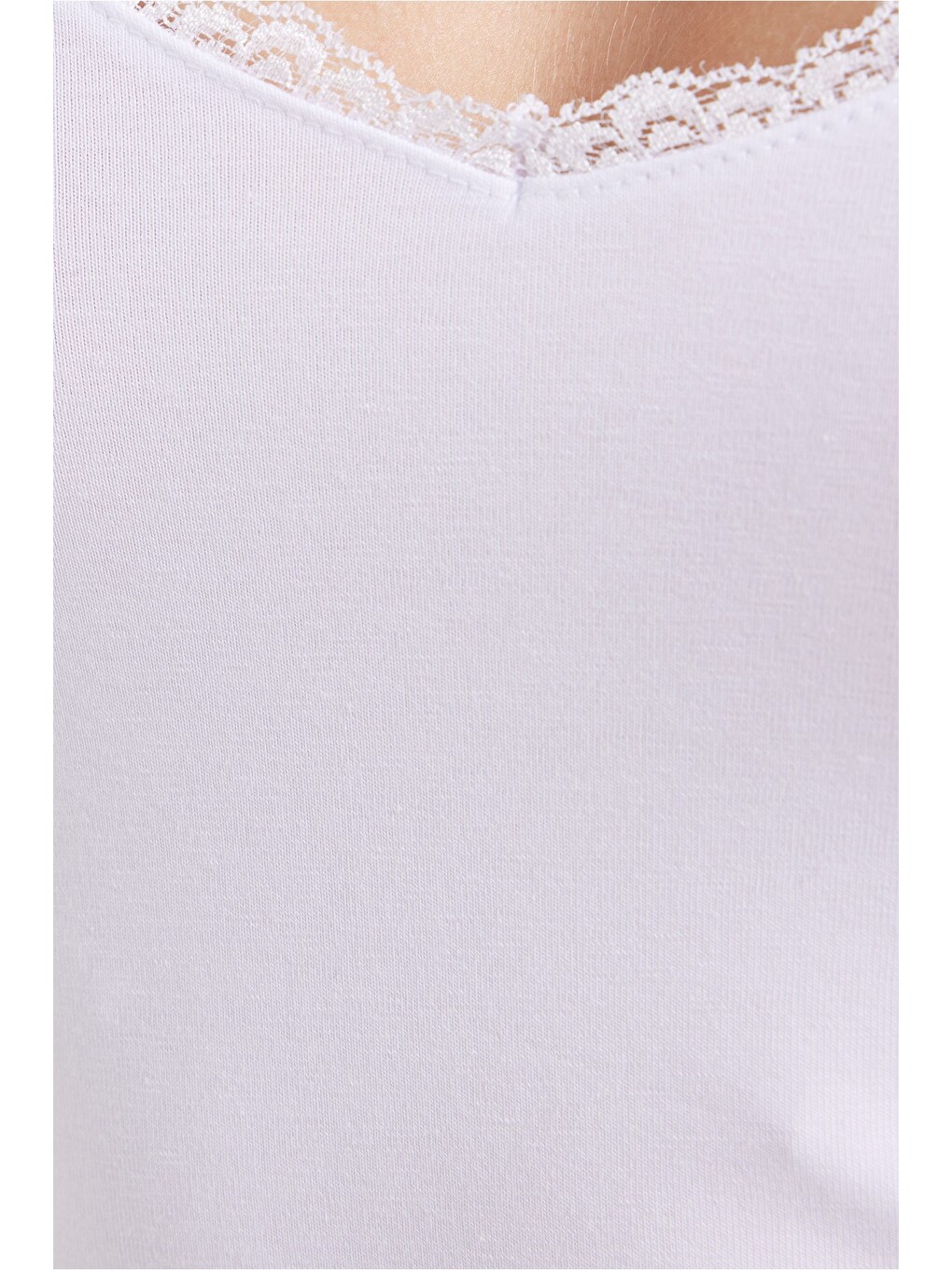Kadın Slim Fit Dar Kesim Pamuklu İnce Askılı Dantel Detaylı Beyaz Crop Atlet-4