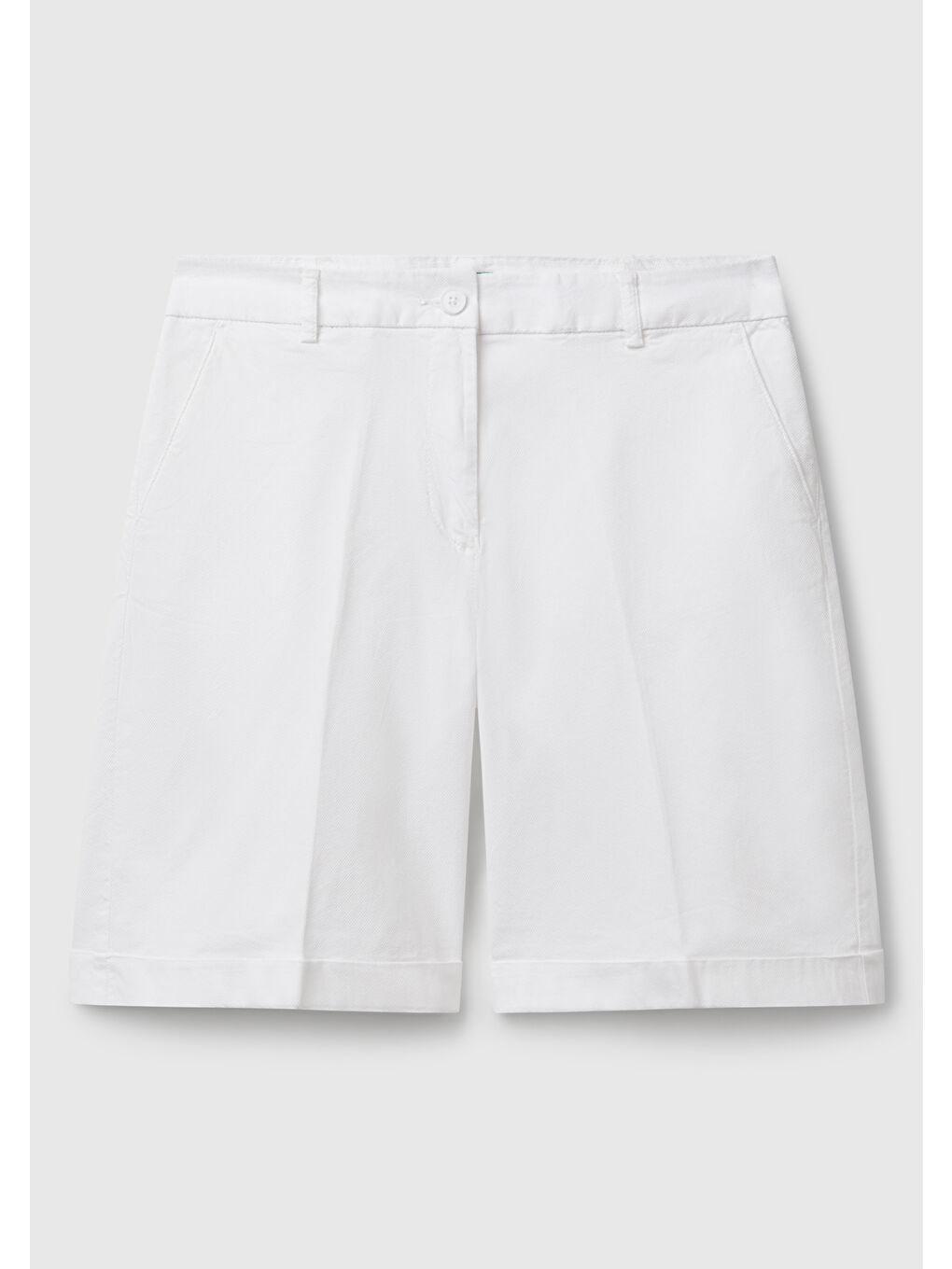 Kadın Beyaz Pamuk Karışımlı Önü Düğmeli Regular Fit Bermuda Şort-1