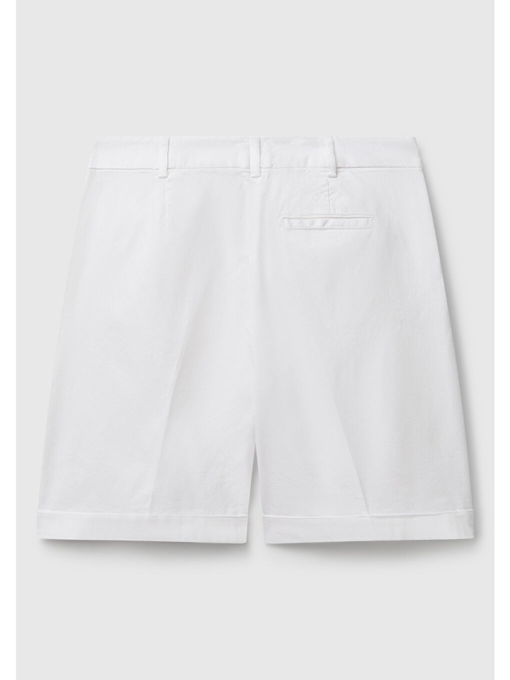 Kadın Beyaz Pamuk Karışımlı Önü Düğmeli Regular Fit Bermuda Şort-3