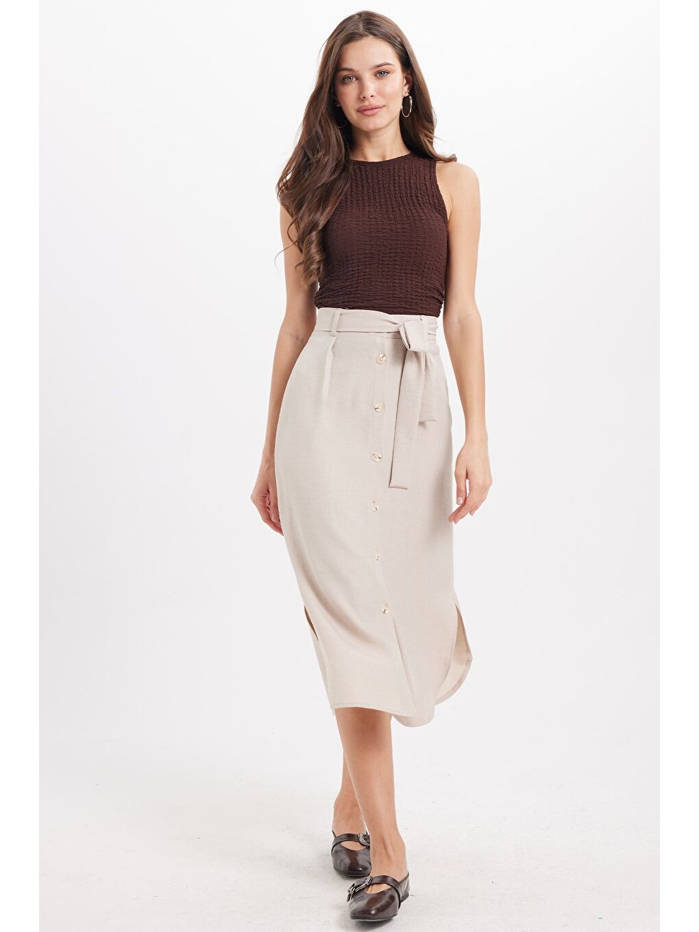 Bej Kadın Slim Fit Dar Kesim Pileli Pamuklu Ön Düğme Kapamalı Kuşaklı Yırtmaçlı Taş Etek-6