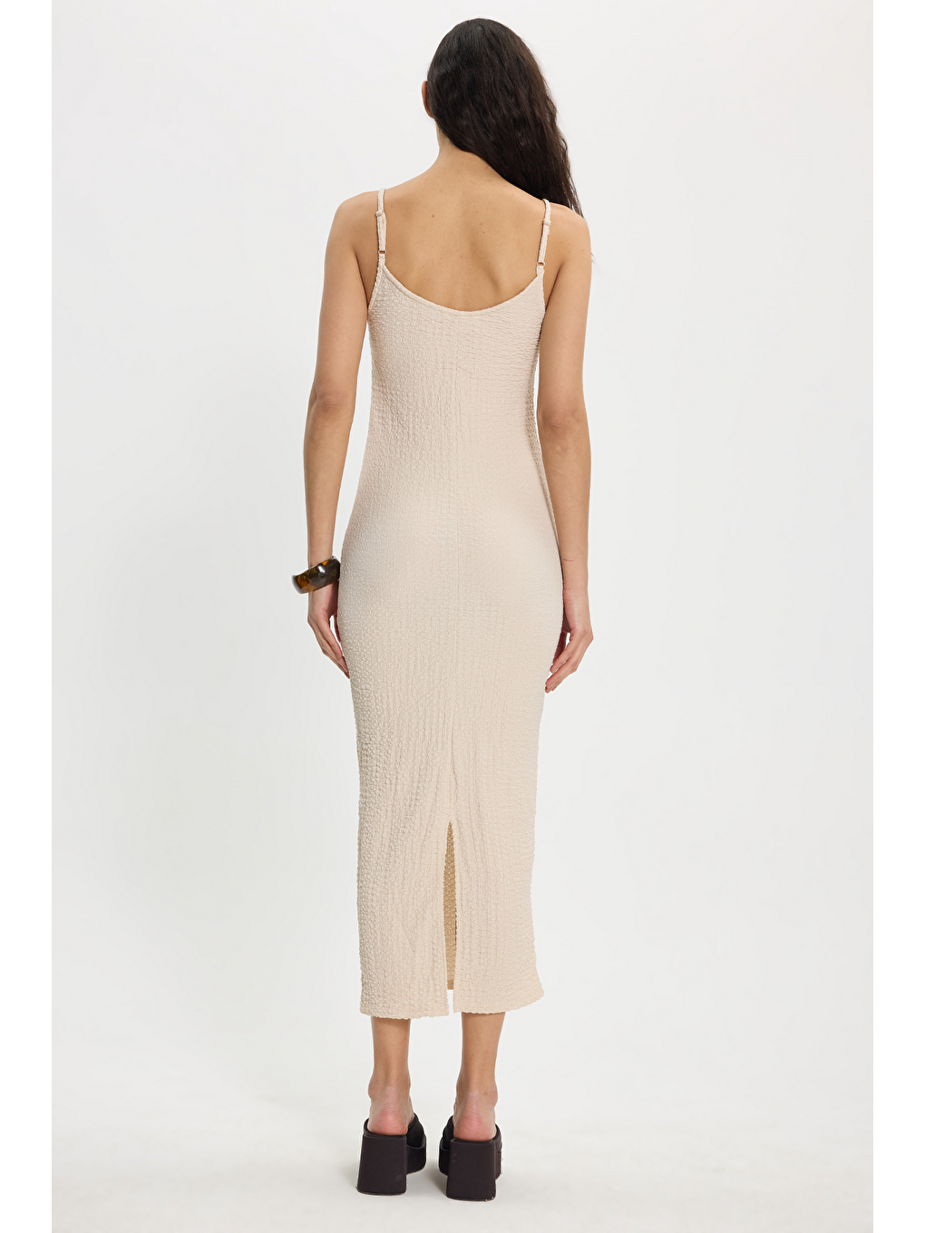 Ekru Kadın Slim Fit Vücuda Oturan Askılı Elastanlı Midi Boy Bej Elbise-6
