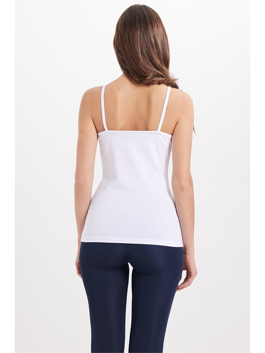 Kadın Slim Fit Dar Kesim Pamuklu İnce Askılı Dantel Detaylı Beyaz Crop Atlet-5