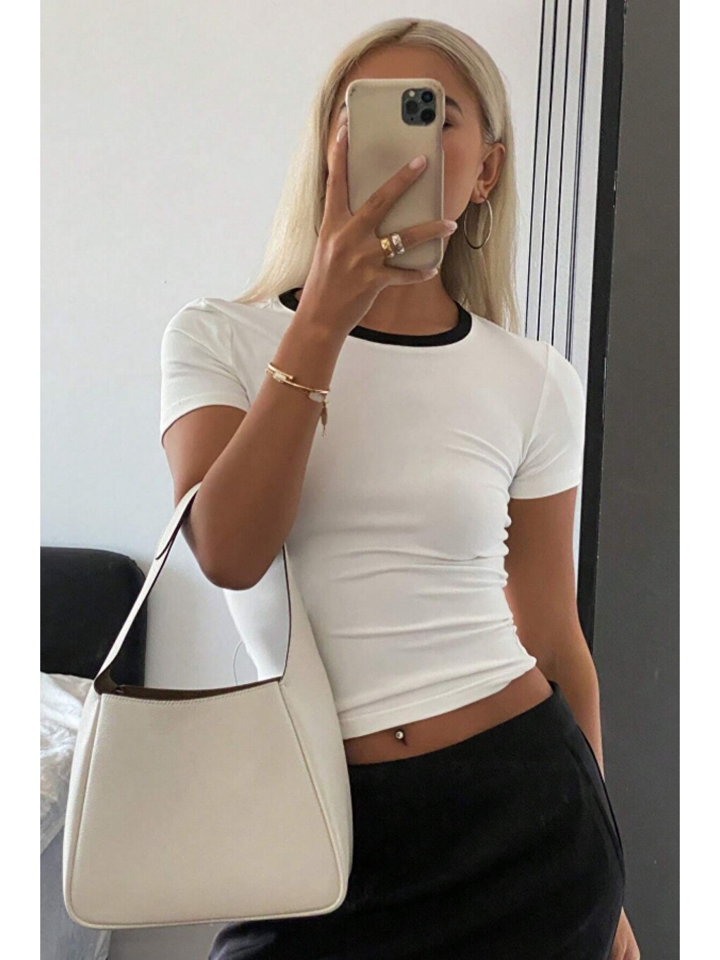 Beyaz Kadın Dar/Slim Bisiklet Yaka Kontrast Ribanalı Elastanlı Pamuk Basic Tişört-1
