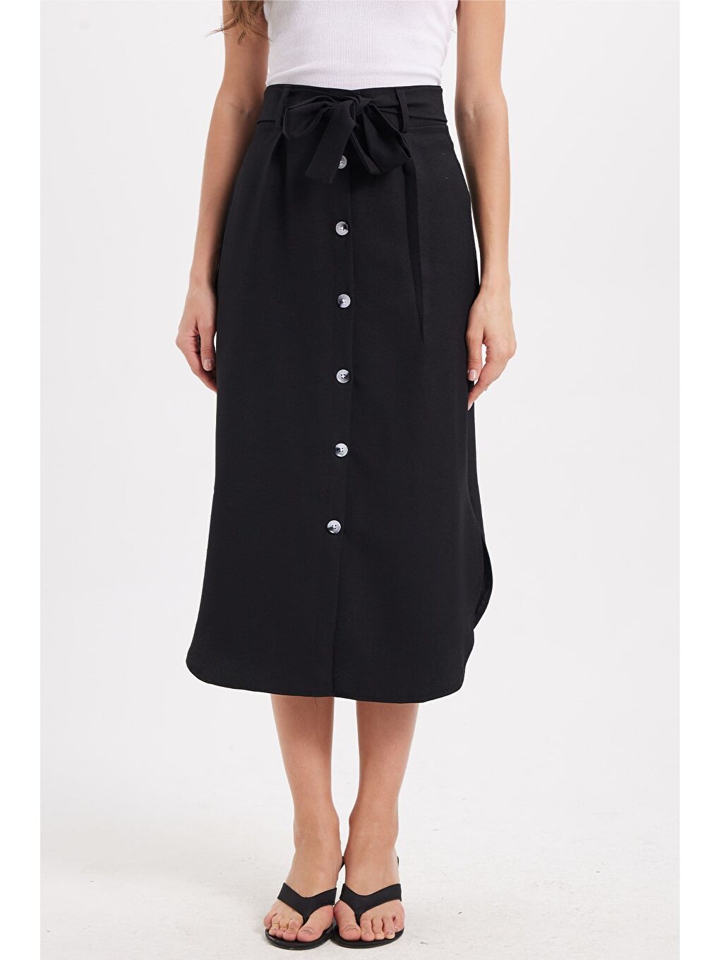 Kadın Slim Fit Dar Kesim Pileli Pamuklu Ön Düğme Kapamalı Kuşaklı Yırtmaçlı Siyah Etek-2