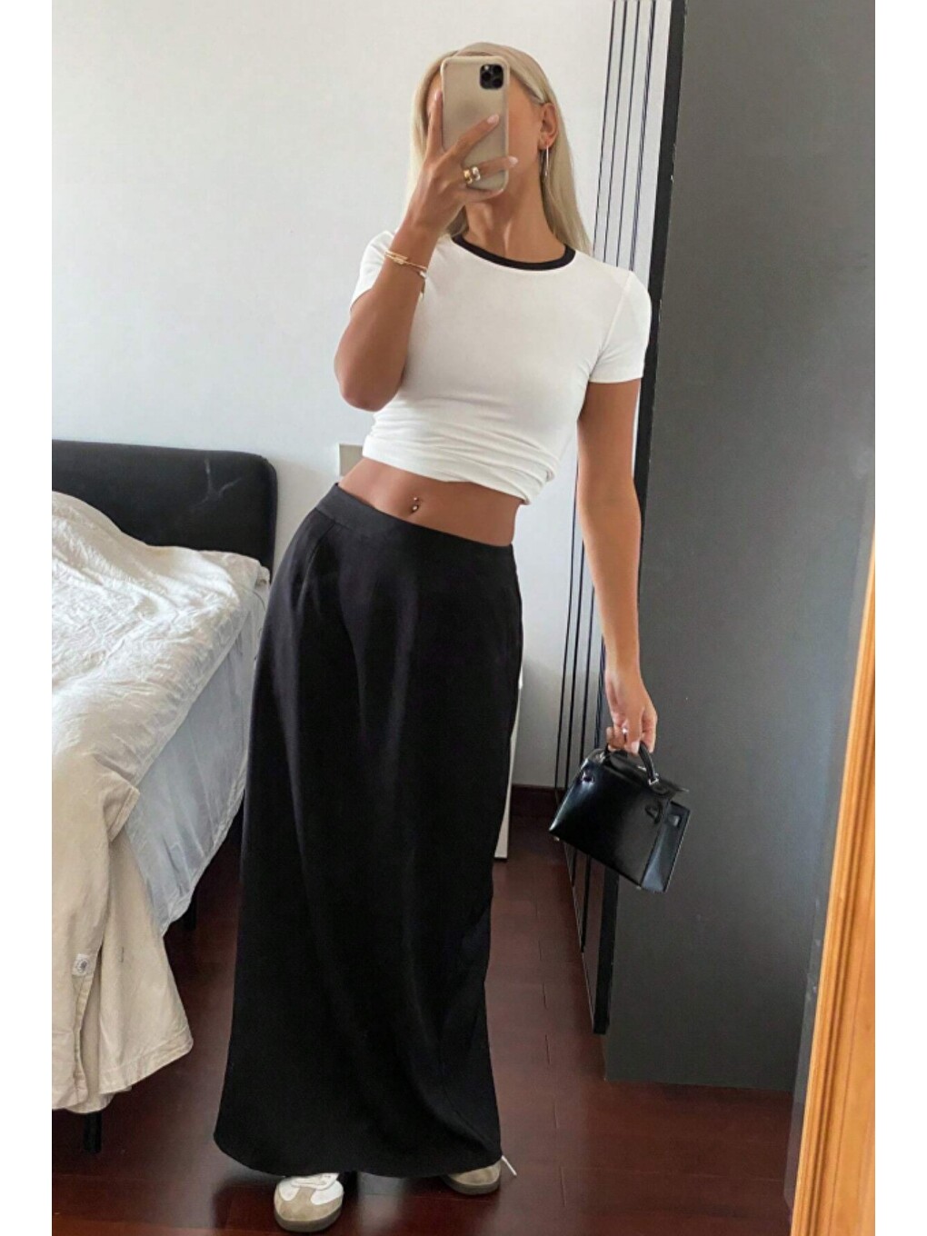 Beyaz Kadın Dar/Slim Bisiklet Yaka Kontrast Ribanalı Elastanlı Pamuk Basic Tişört-4