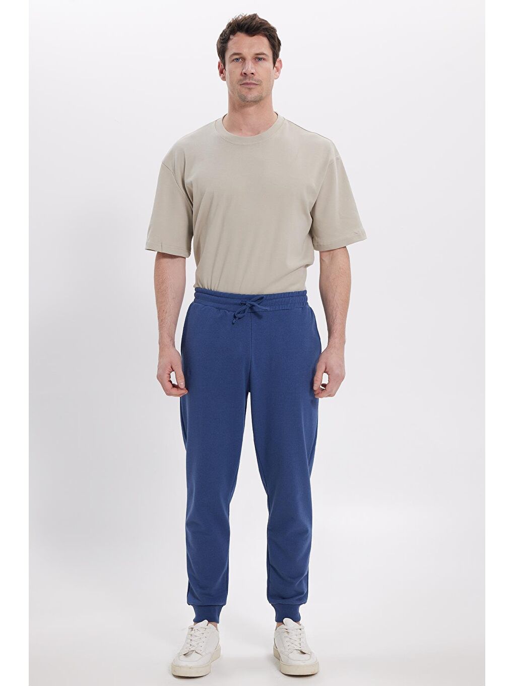 Beyaz Erkek Regular Fit Klasik Kesim Beli Bağcıklı Jogger Cepli Lastikli Paça İndigo Eşofman Altı-1