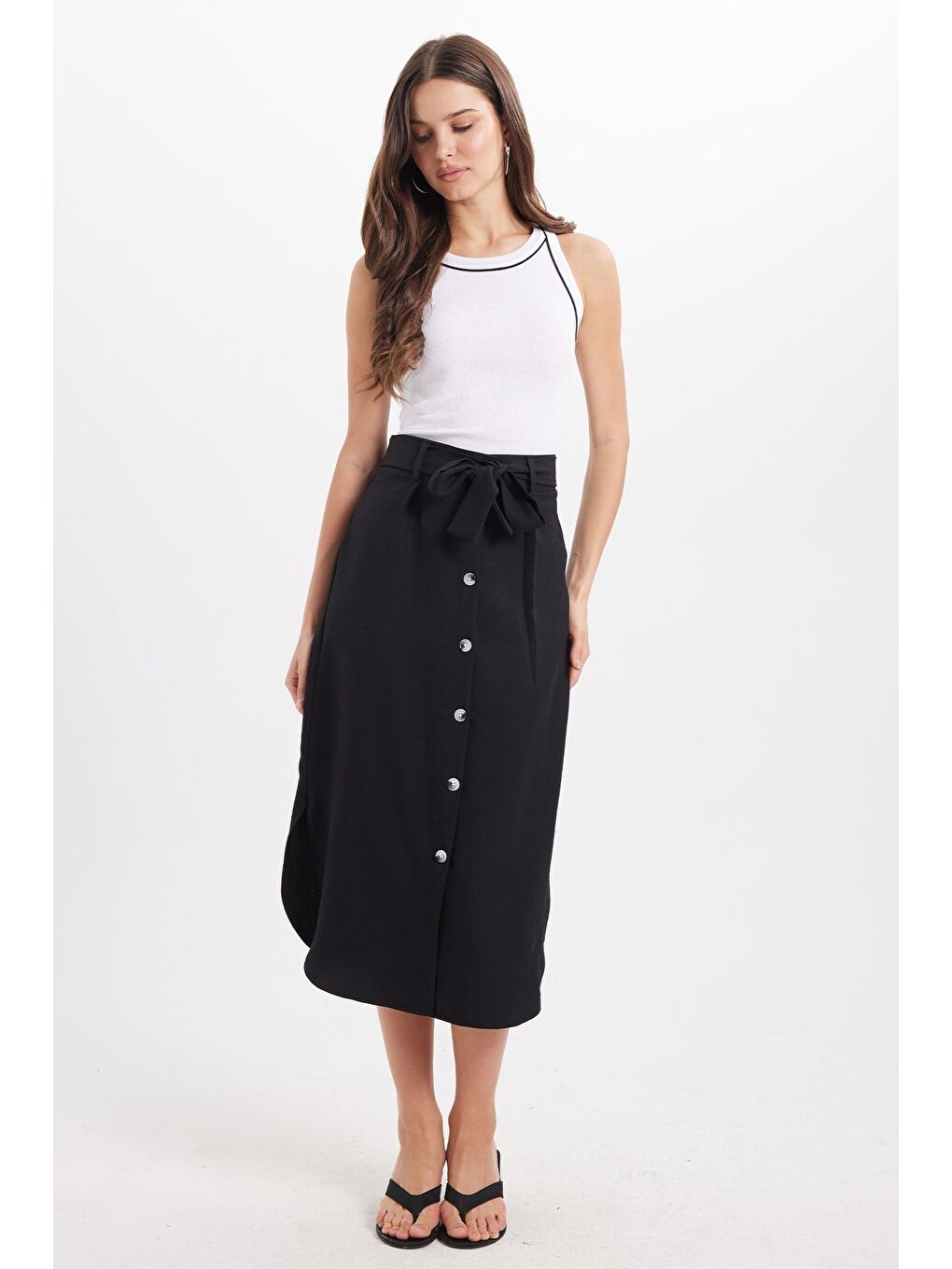 Kadın Slim Fit Dar Kesim Pileli Pamuklu Ön Düğme Kapamalı Kuşaklı Yırtmaçlı Siyah Etek-5