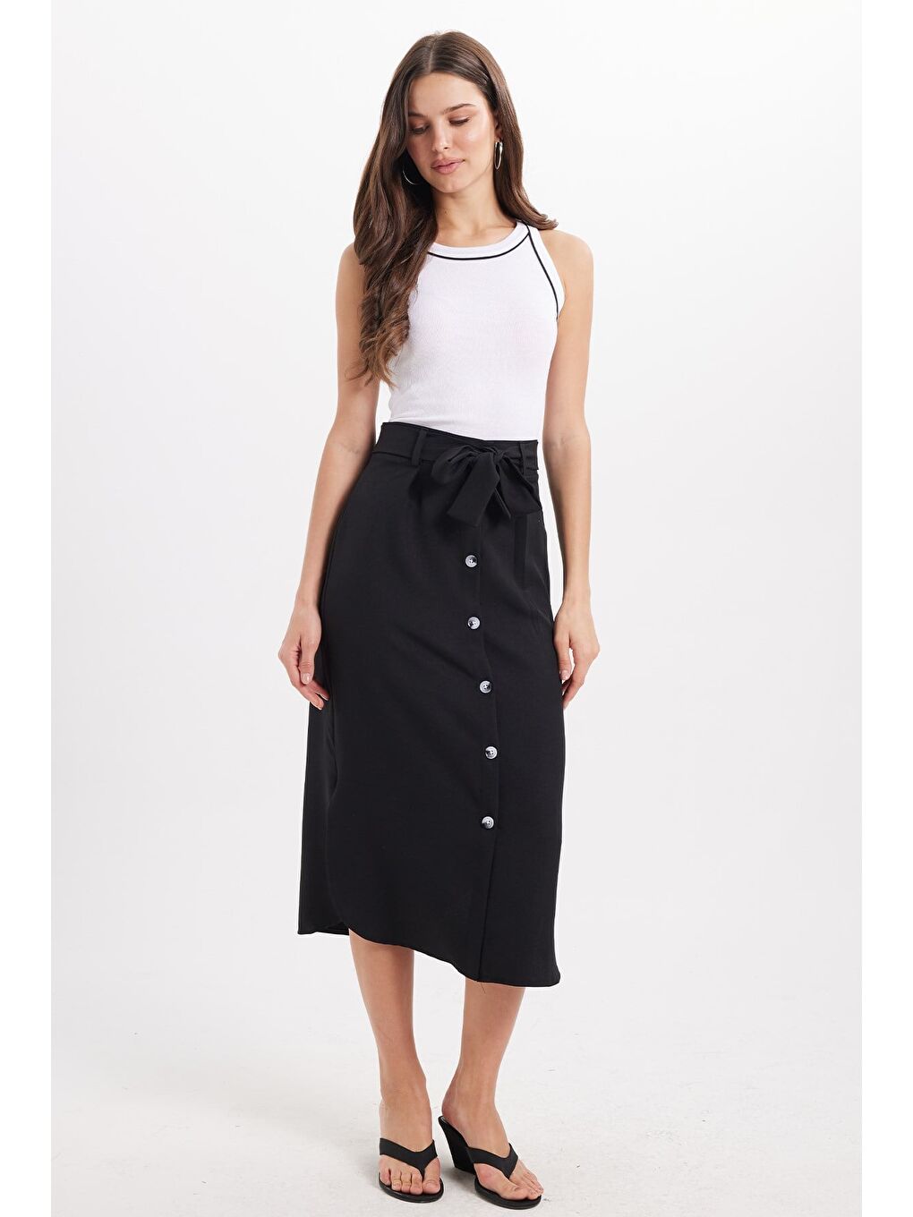 Kadın Slim Fit Dar Kesim Pileli Pamuklu Ön Düğme Kapamalı Kuşaklı Yırtmaçlı Siyah Etek-6