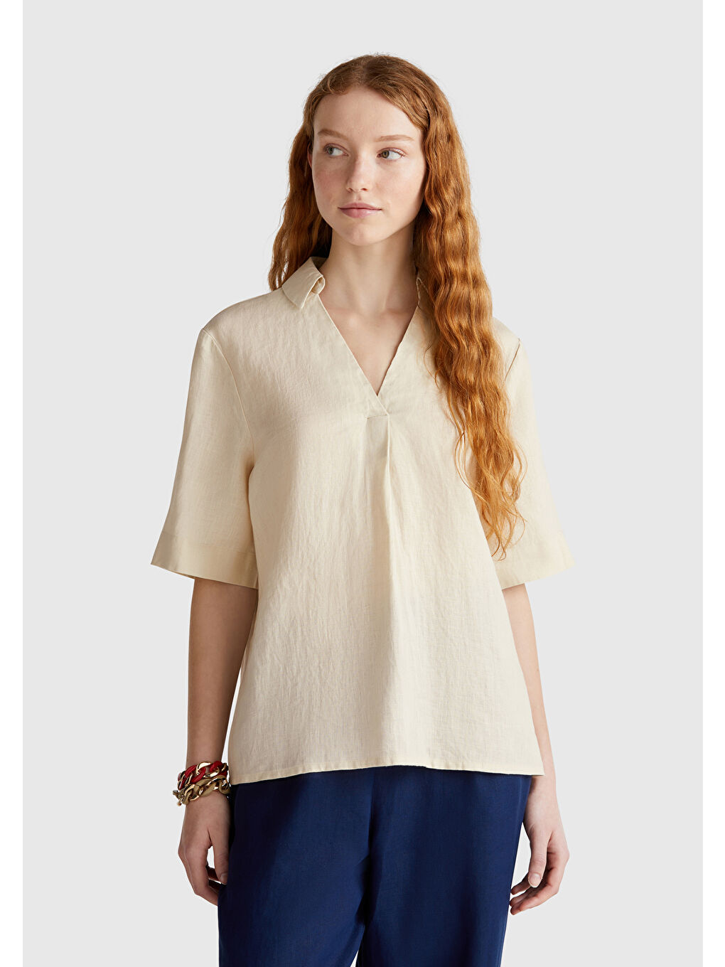 Bej Kadın Taş Rengi %100 Keten Relax Fit V Gömlek Yakalı Kısa Kollu Bluz