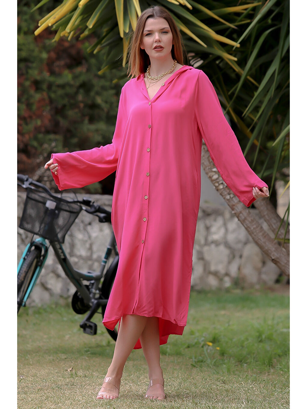 Koyu Pembe Kapüşonlu Düğmeli Uzun Kollu Düğmeli Cepli Yırtmaçlı Dokuma Casual Elbise-1