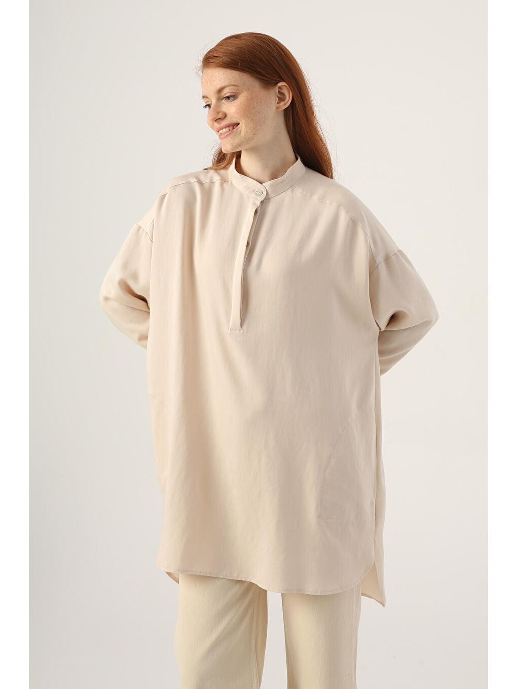 Açık Bej Yanları Cepli Rahat Kalıp Tunik