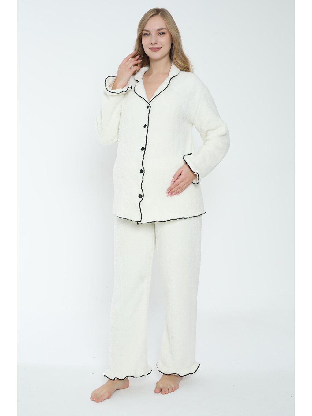 Beyaz Önden Düğmeli Hamile ve Lohusa Pelüş Pijama Takımı-1
