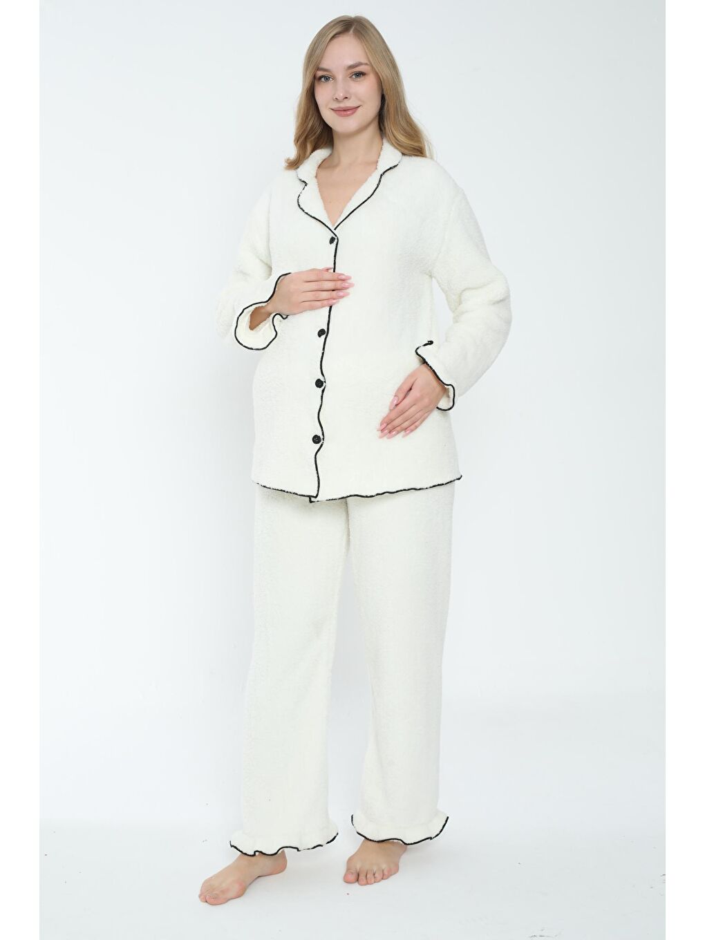 Beyaz Önden Düğmeli Hamile ve Lohusa Pelüş Pijama Takımı-2
