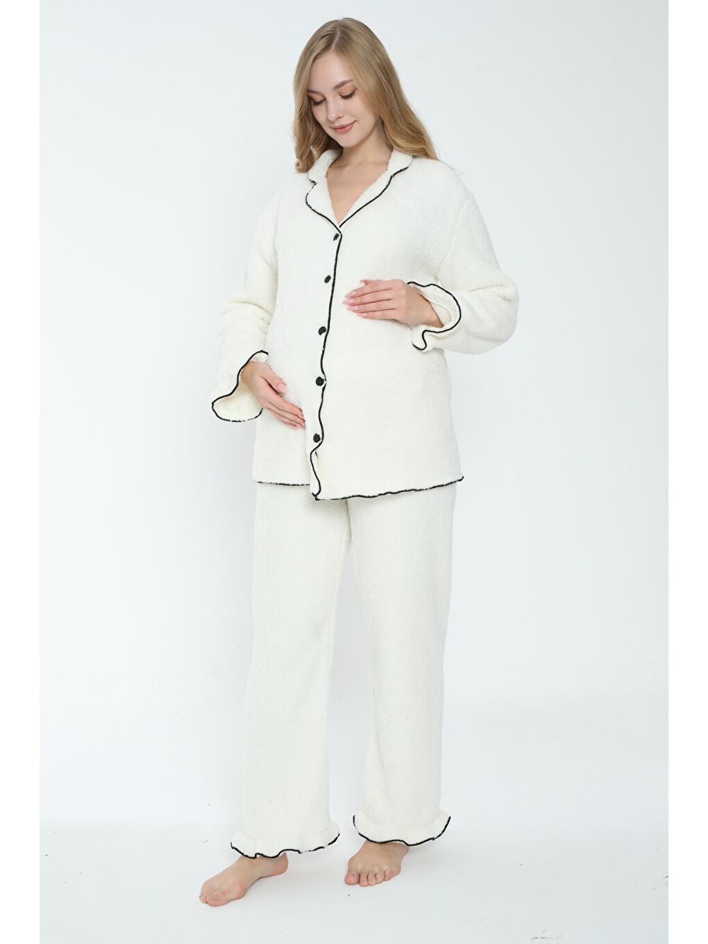 Beyaz Önden Düğmeli Hamile ve Lohusa Pelüş Pijama Takımı-3