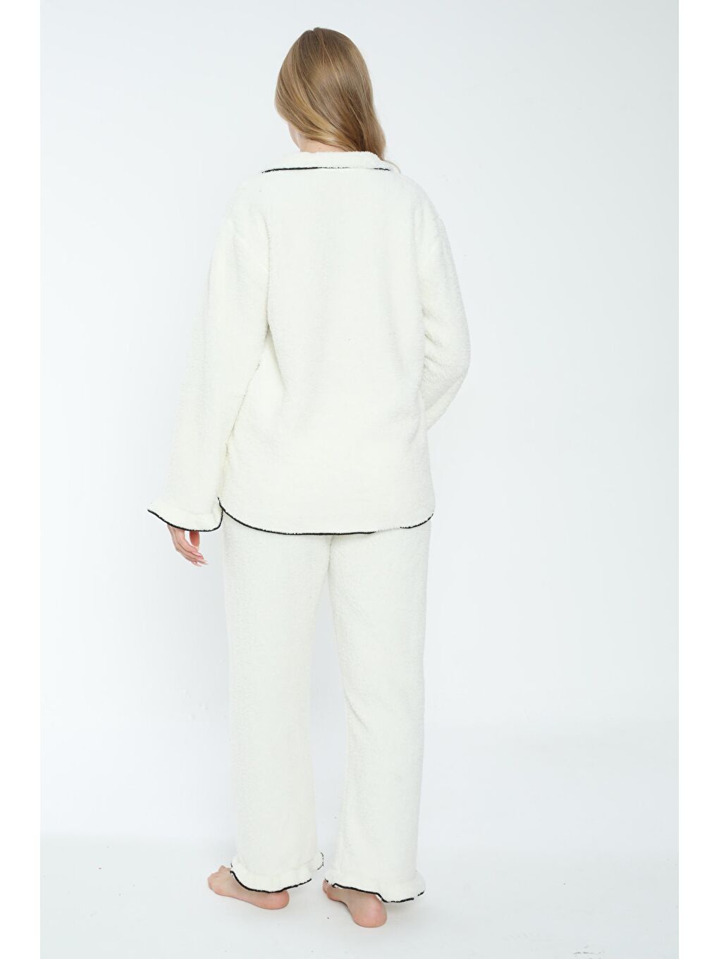 Beyaz Önden Düğmeli Hamile ve Lohusa Pelüş Pijama Takımı-4